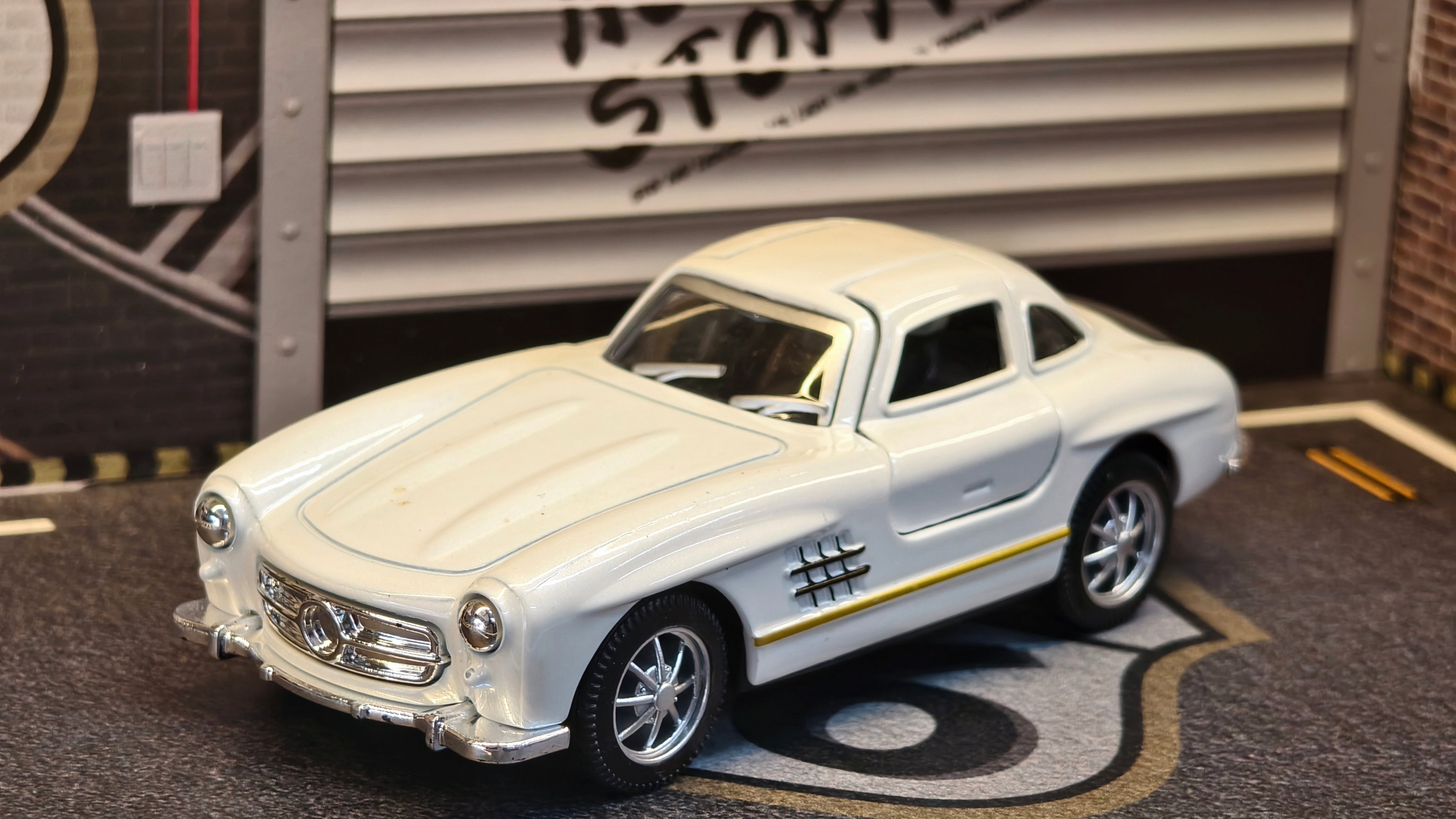 Mercedes Gullwing SL 300 1:36 Scale