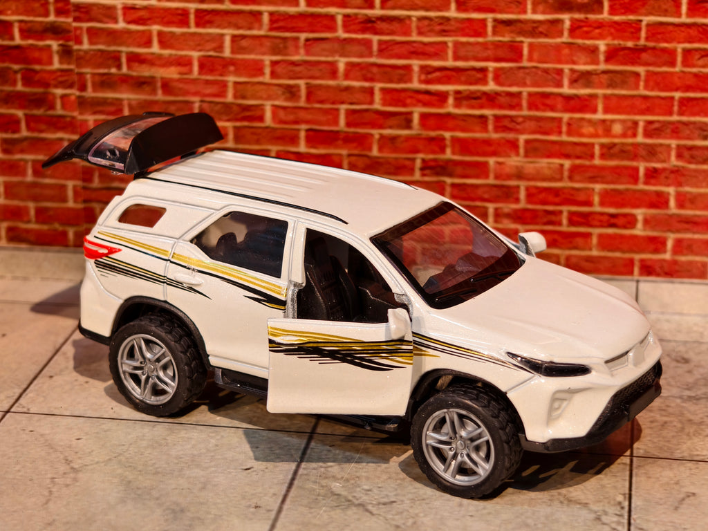Fortuner 1:36 Scale 3 Door Openable with Light & Sound