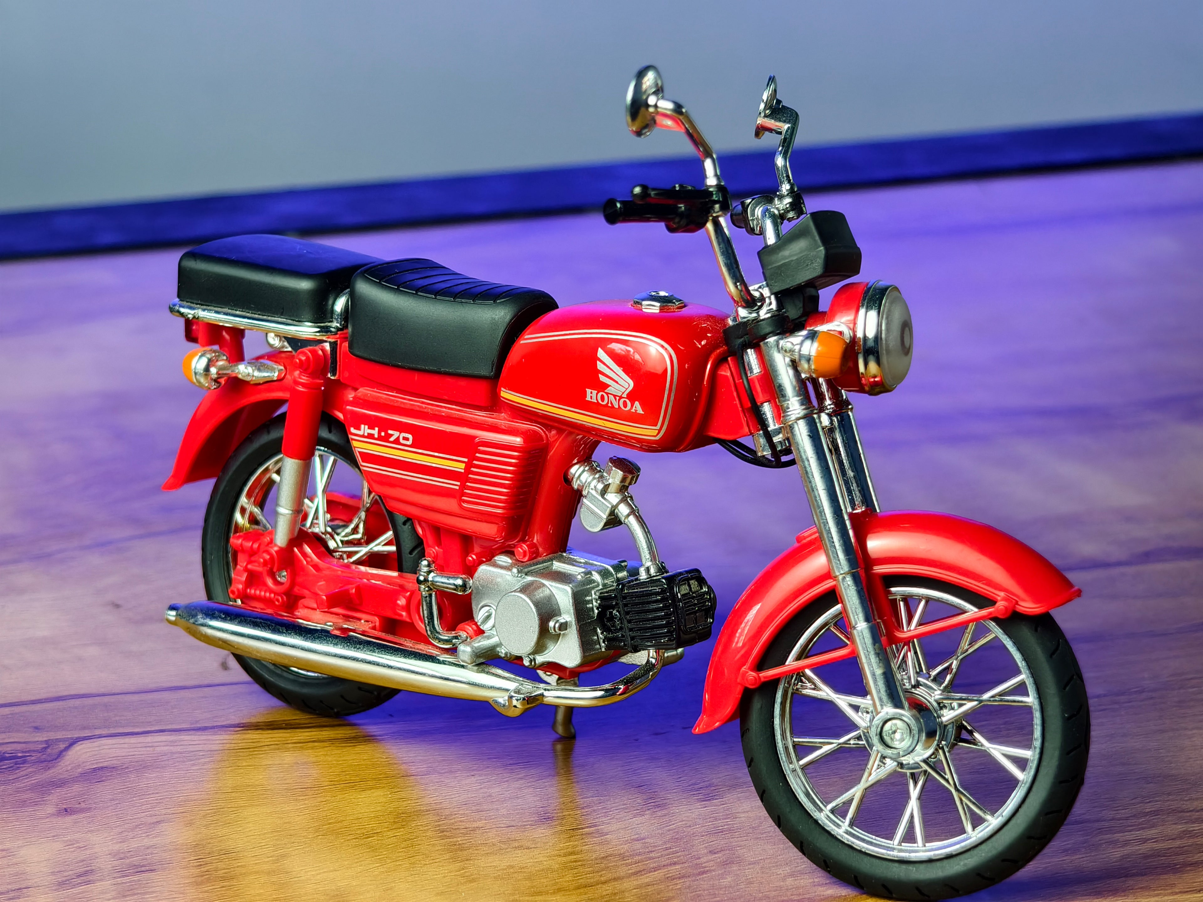 Honda JH 70 Legendary 4 Stroke 1:12 Scale