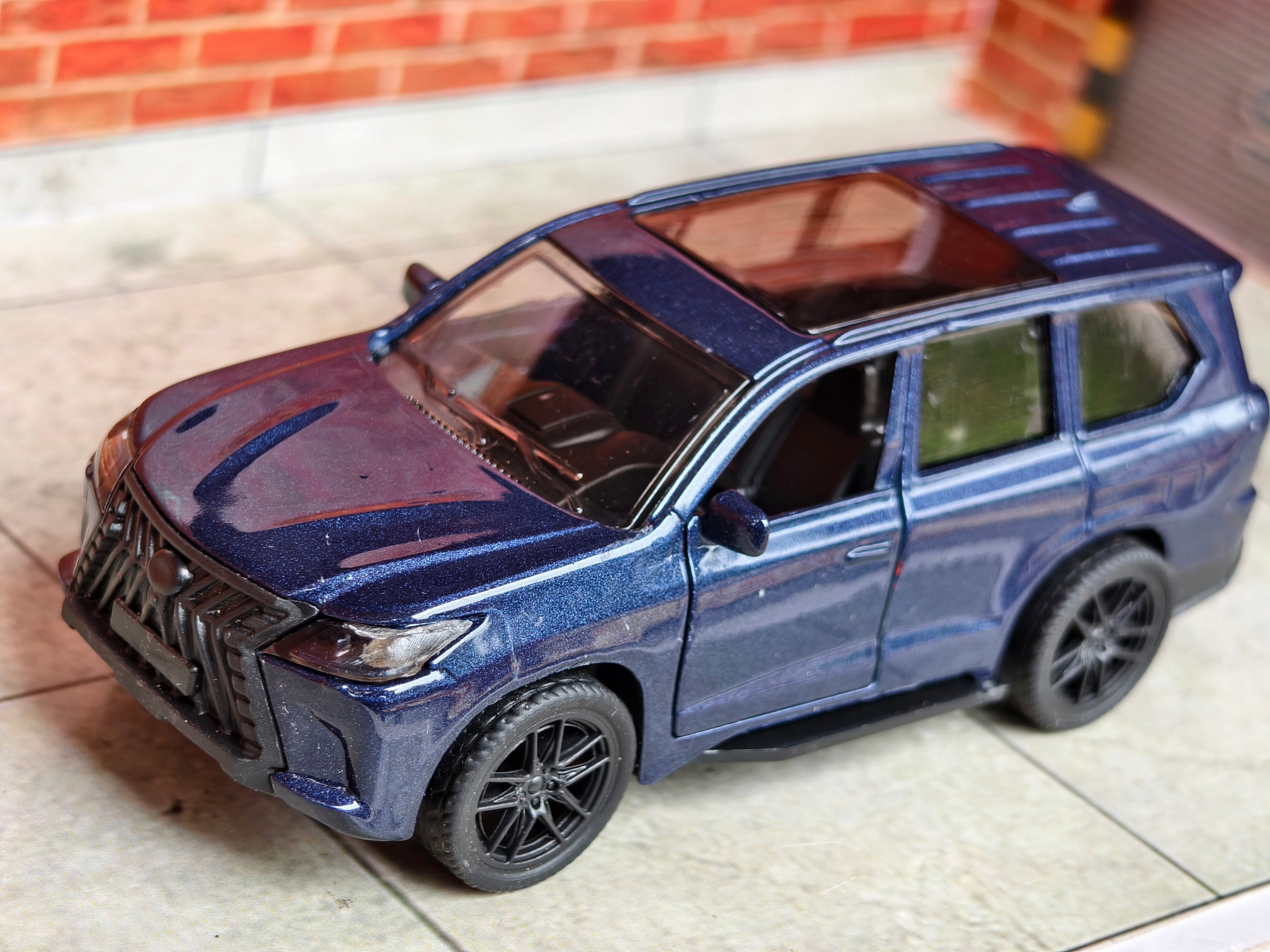 Lexus LX 570 1:43 Scale
