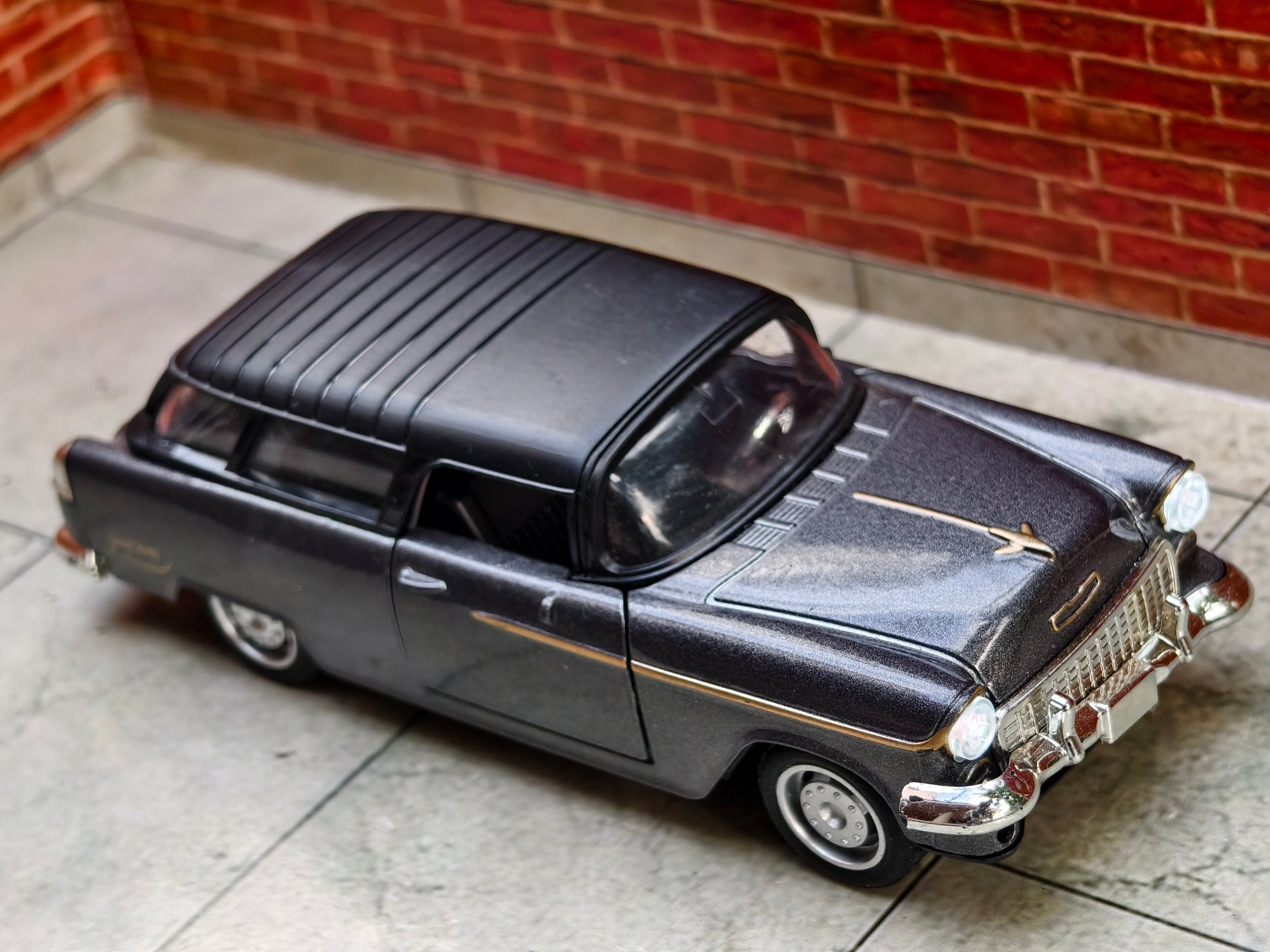 CHEVROLET BEL AIR WAGON MODEL 1:32 Scale Box Piece