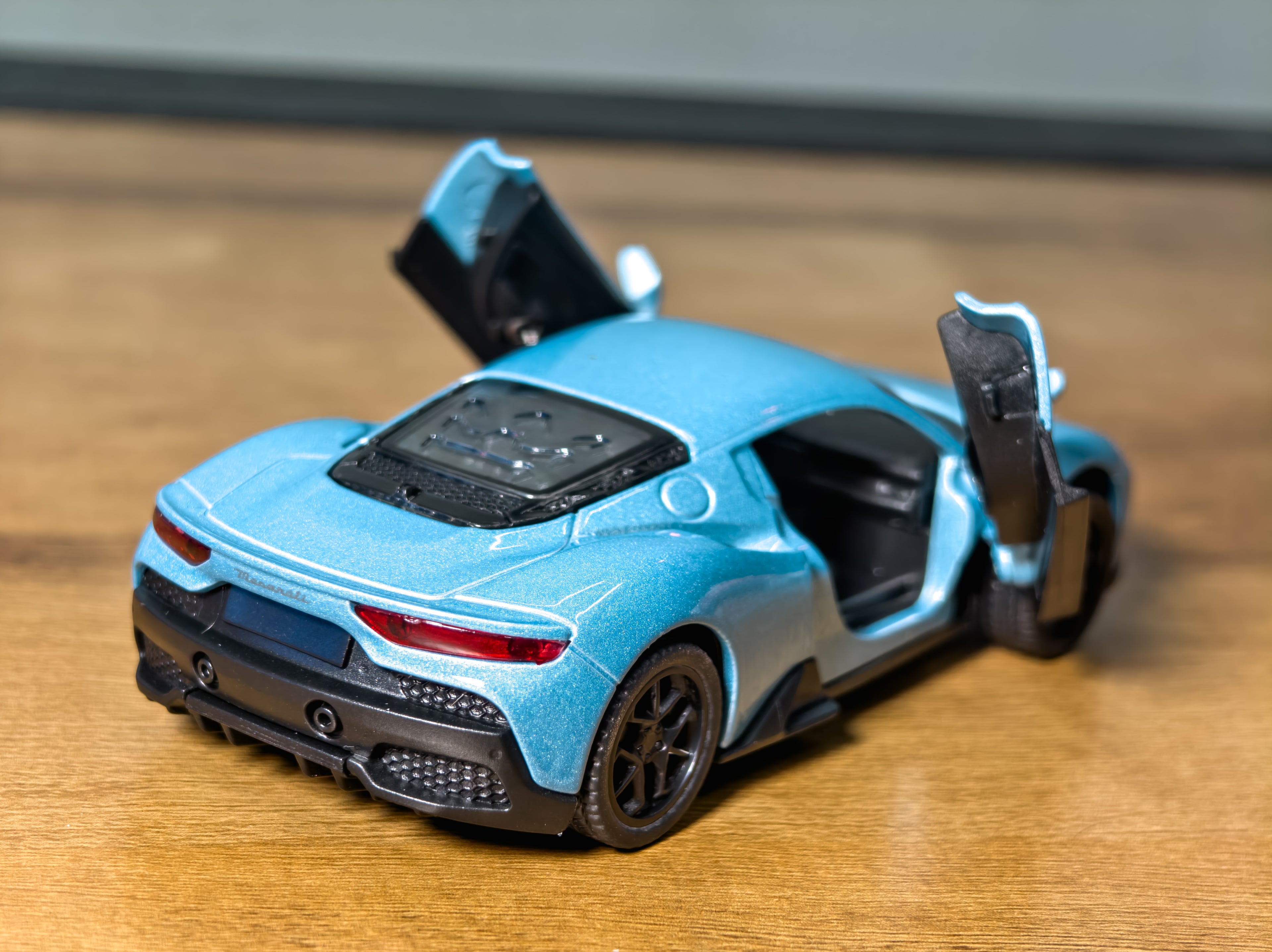 Official Licensed MASERATI MC 21 1:41 Scale
