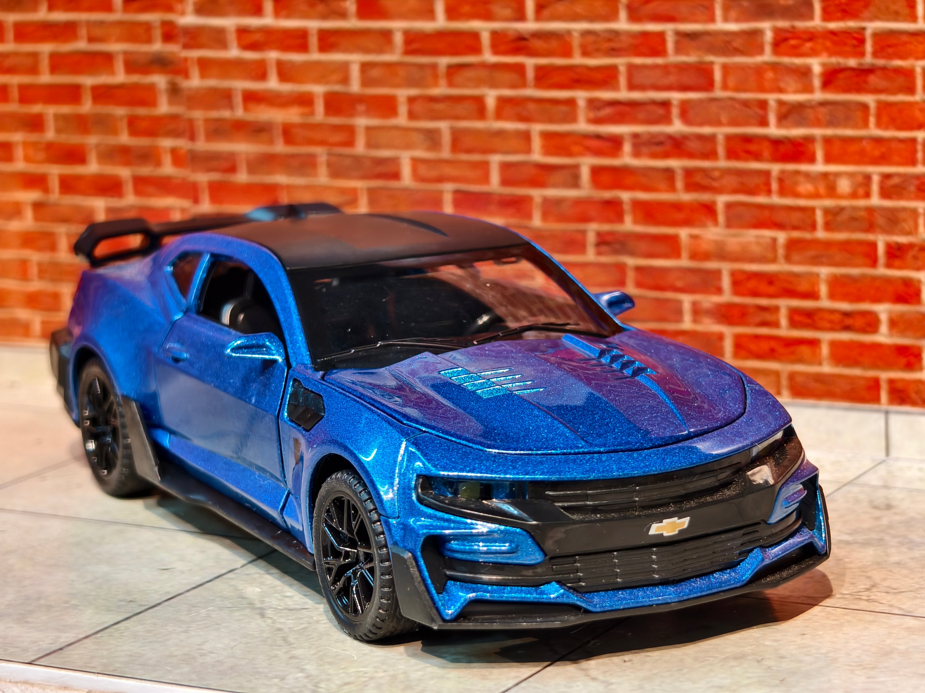 Chevrolet Camaro 1:32 Scale Premium Detailing with Light and Sound