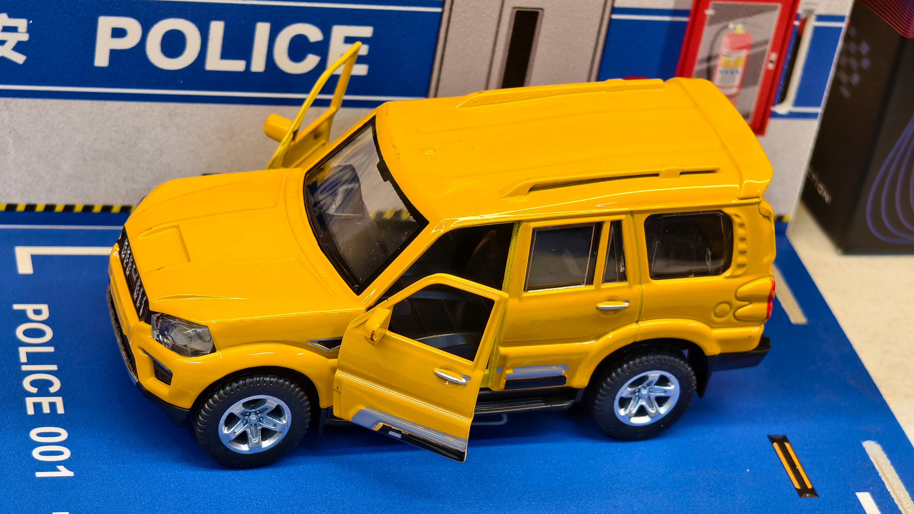 Mahindra Scorpio 1:36 Scale