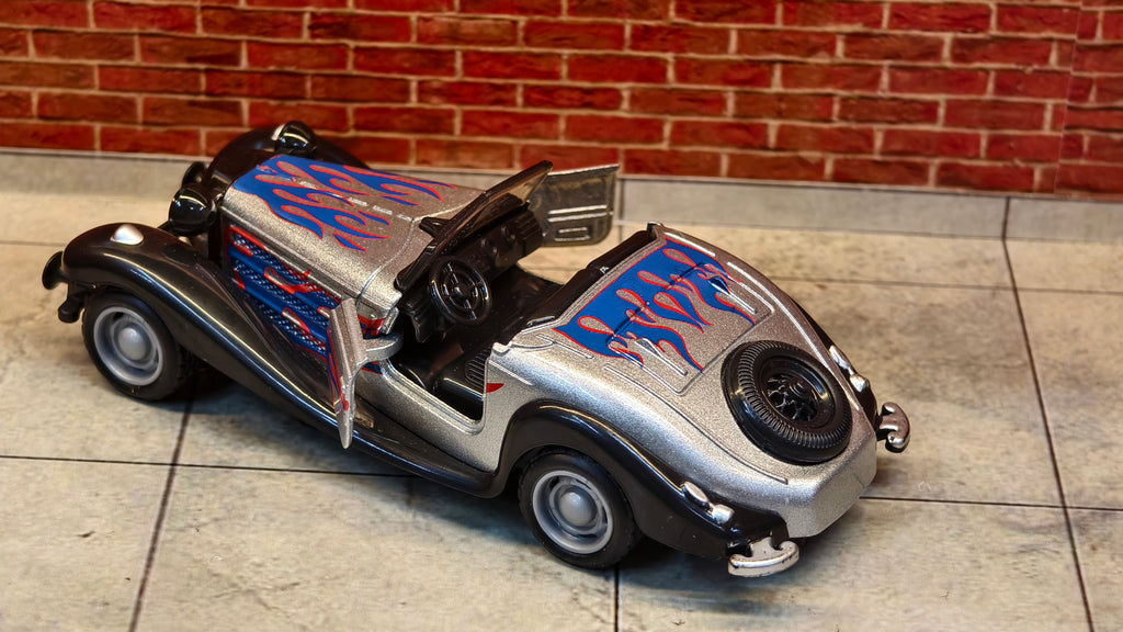 Vintage 1930s-style Roadster Mercedes-Benz 500K 1:36 Scale with Foldable Stand Box piece