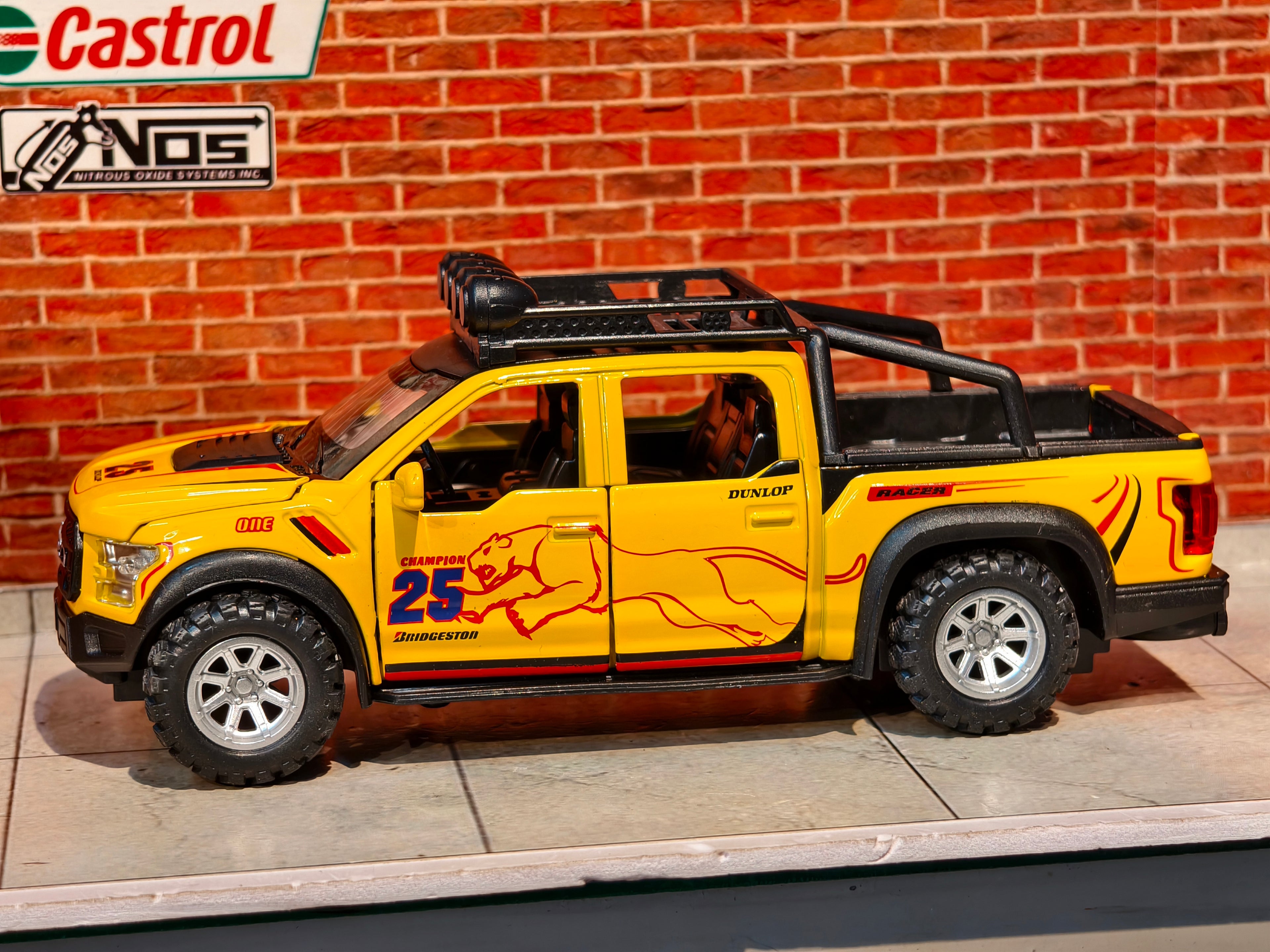 Ford Raptor 1:32 Scale Premium detailing