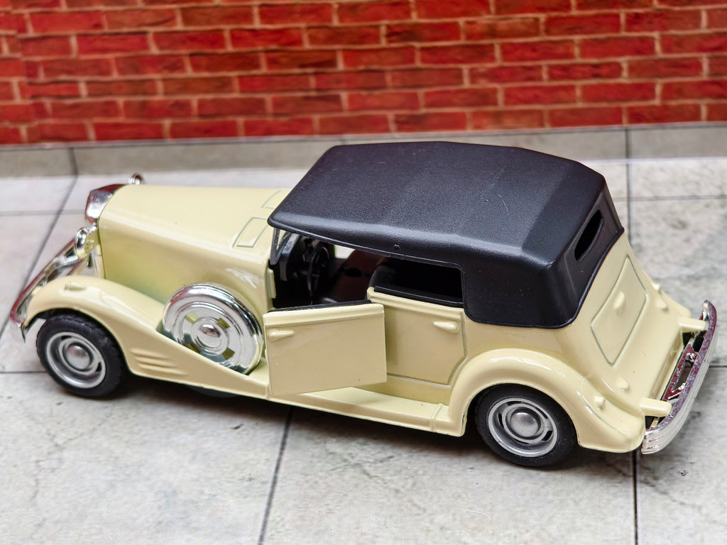 1930s-era Cadillac V16 1:32 Scale Vintage Car