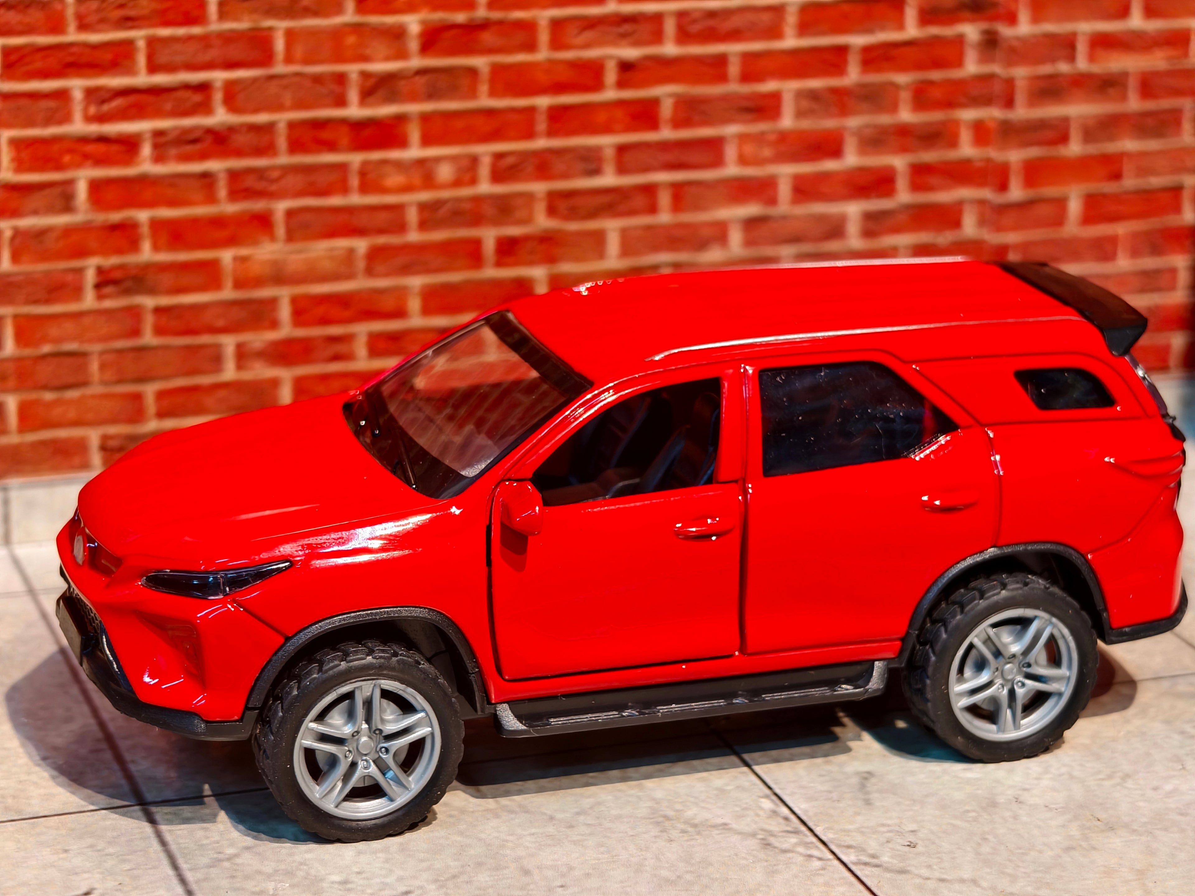 Fortuner 1:36 Scale 3 Door Openable with Light & Sound