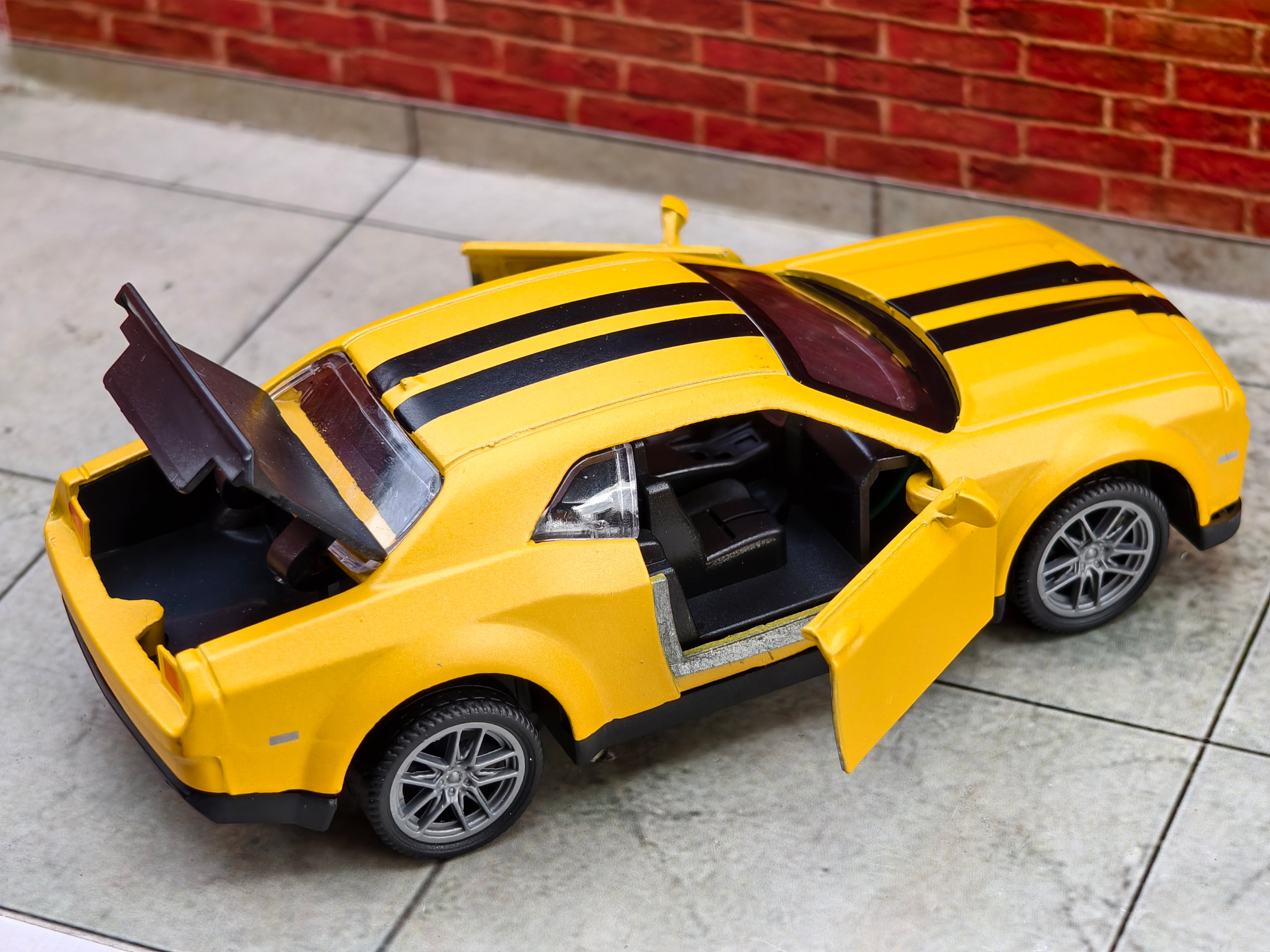 Dodge Challenger SRT 1:36 Scale