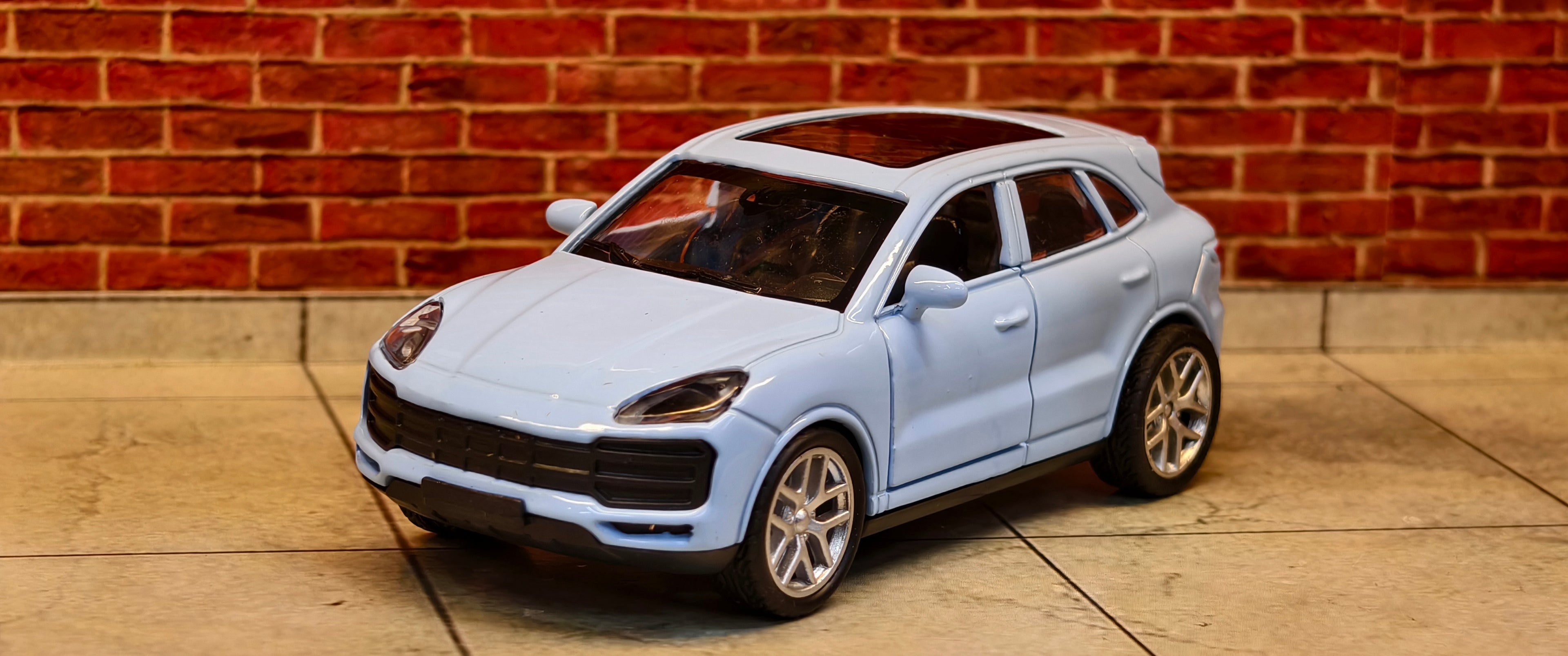 Porsche Cayenne Turbo 1:43 Scale