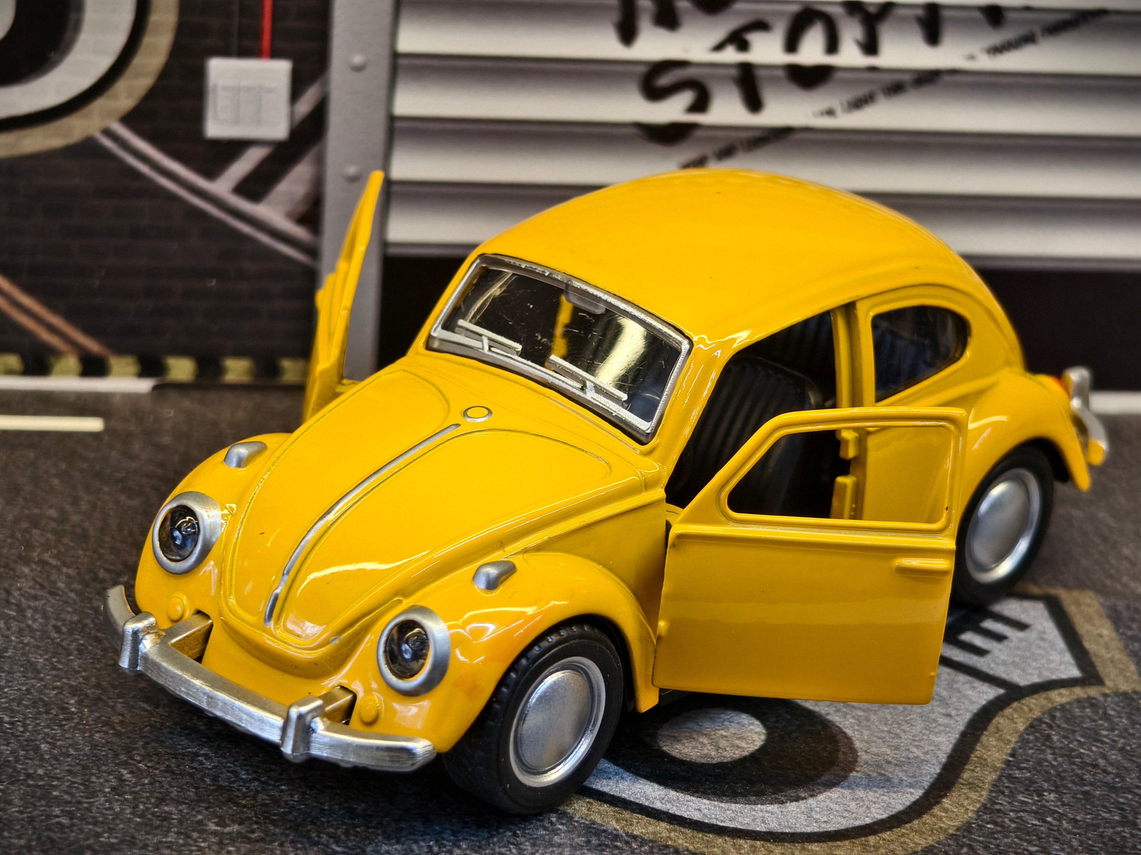 Beetle 1:36 Scale Door Openable Car