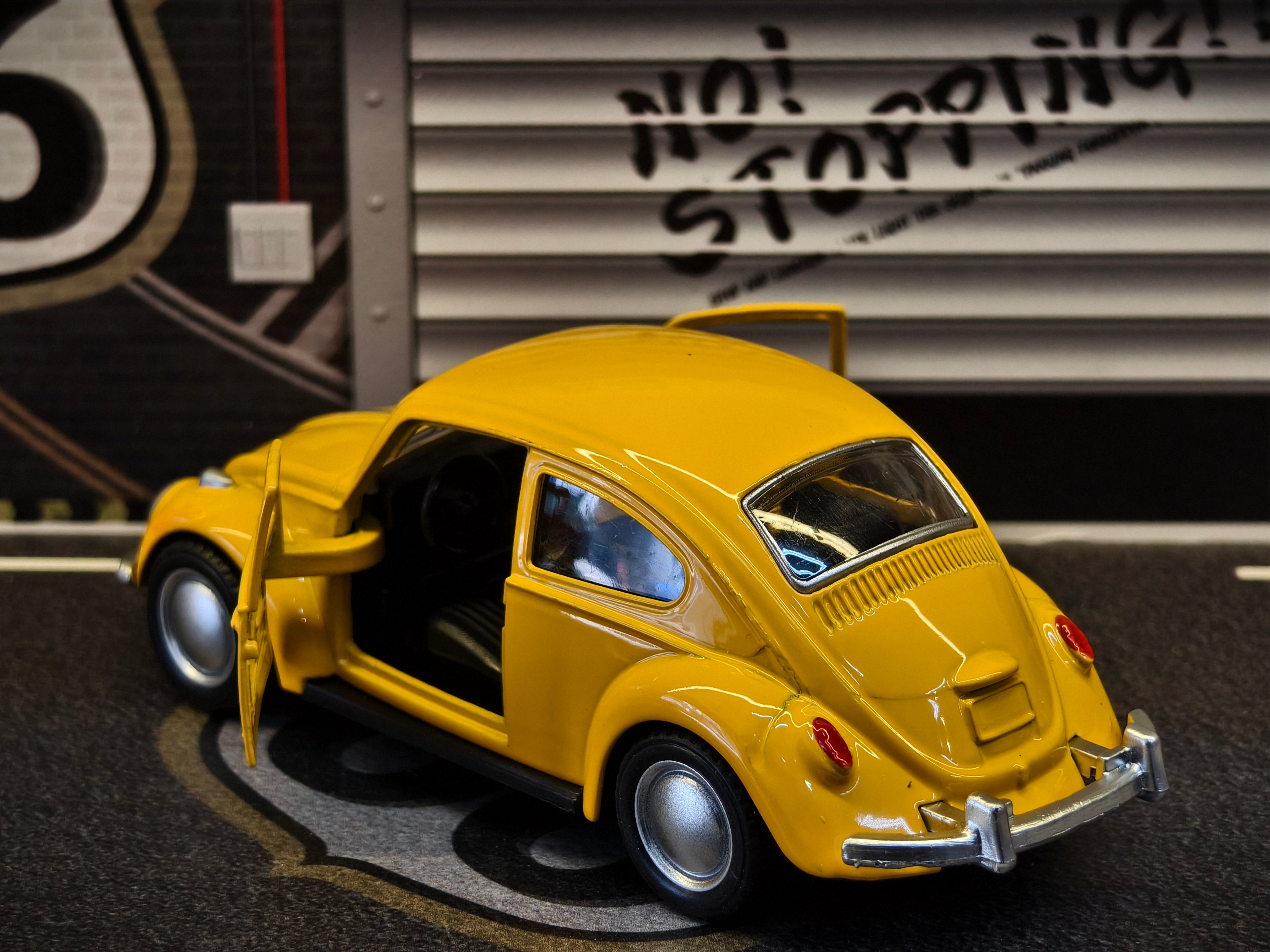 Beetle 1:36 Scale Door Openable Car