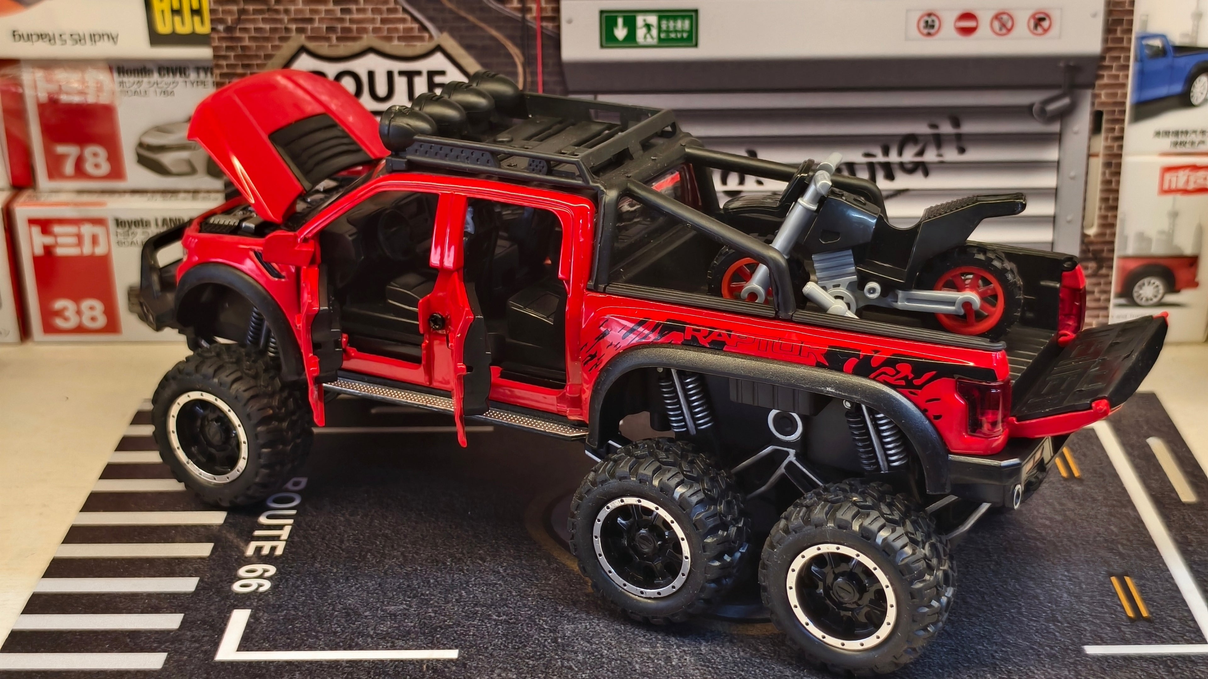 Ford Raptor 1:28 Scale with Detachable Bike