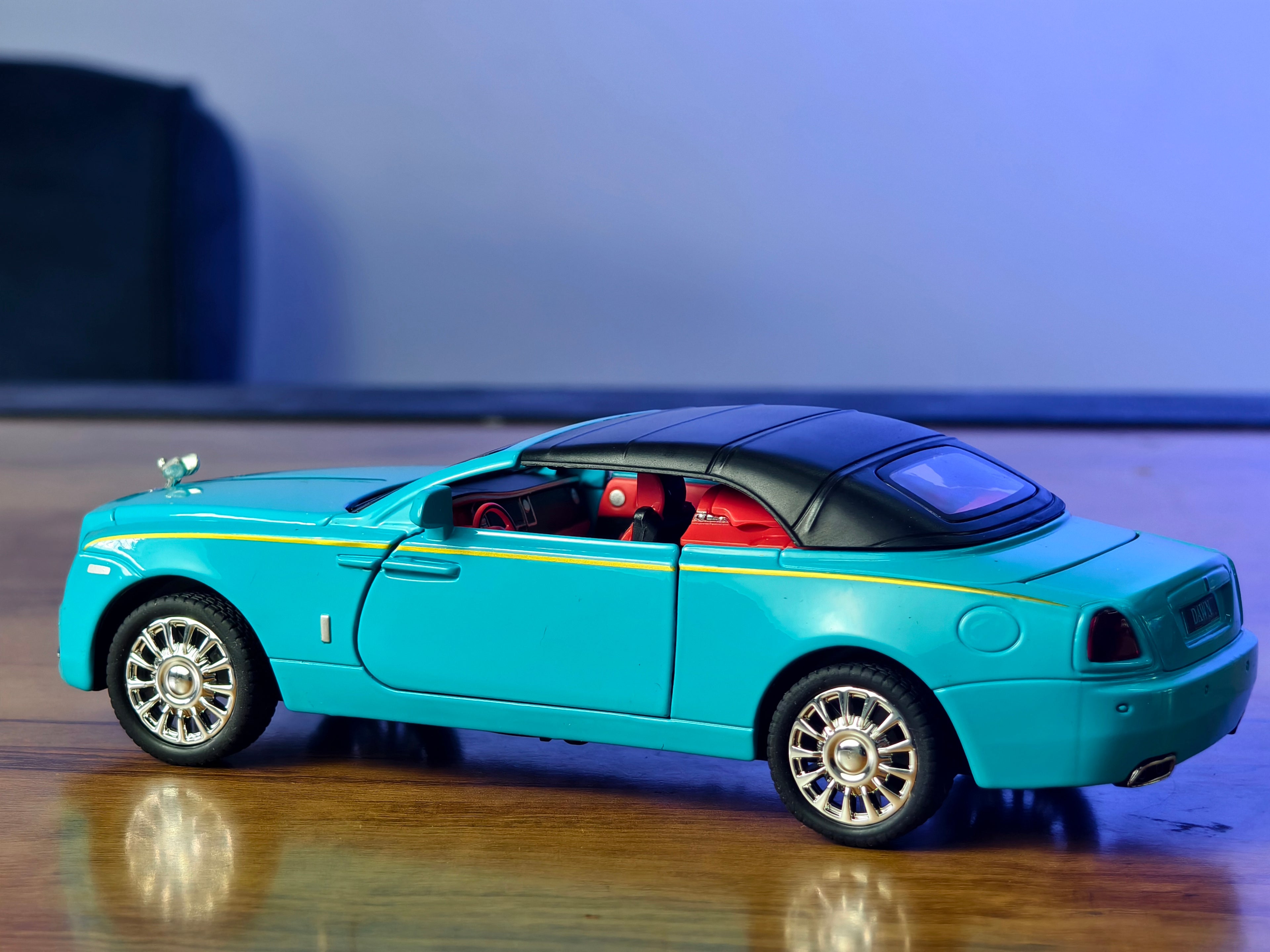 Rolls-Royce Dawn Convertible Black  1:32 Scale
