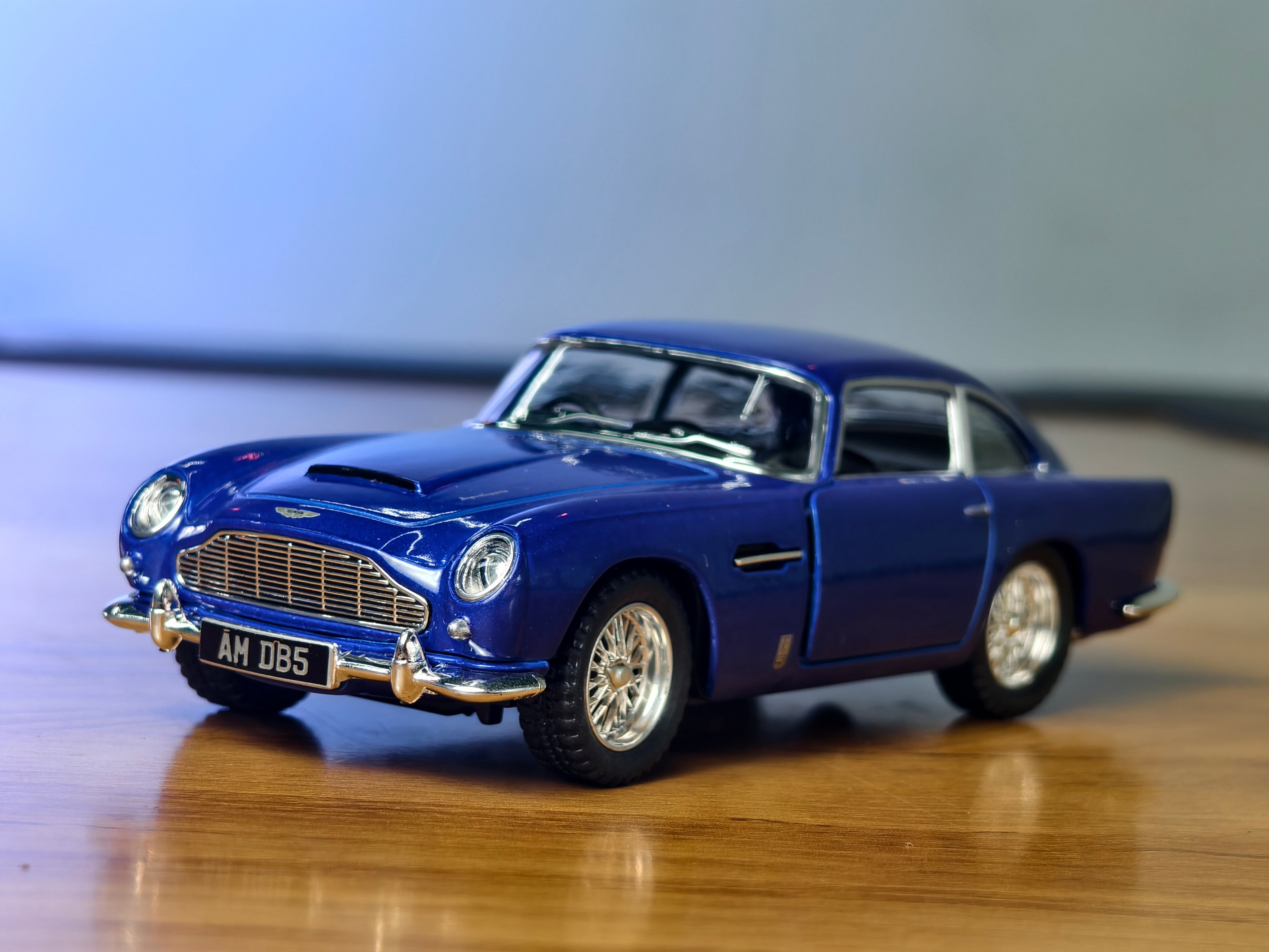 Kinsmart Official Licensed Aston Martin DB5 1:38 Scale Classic Car