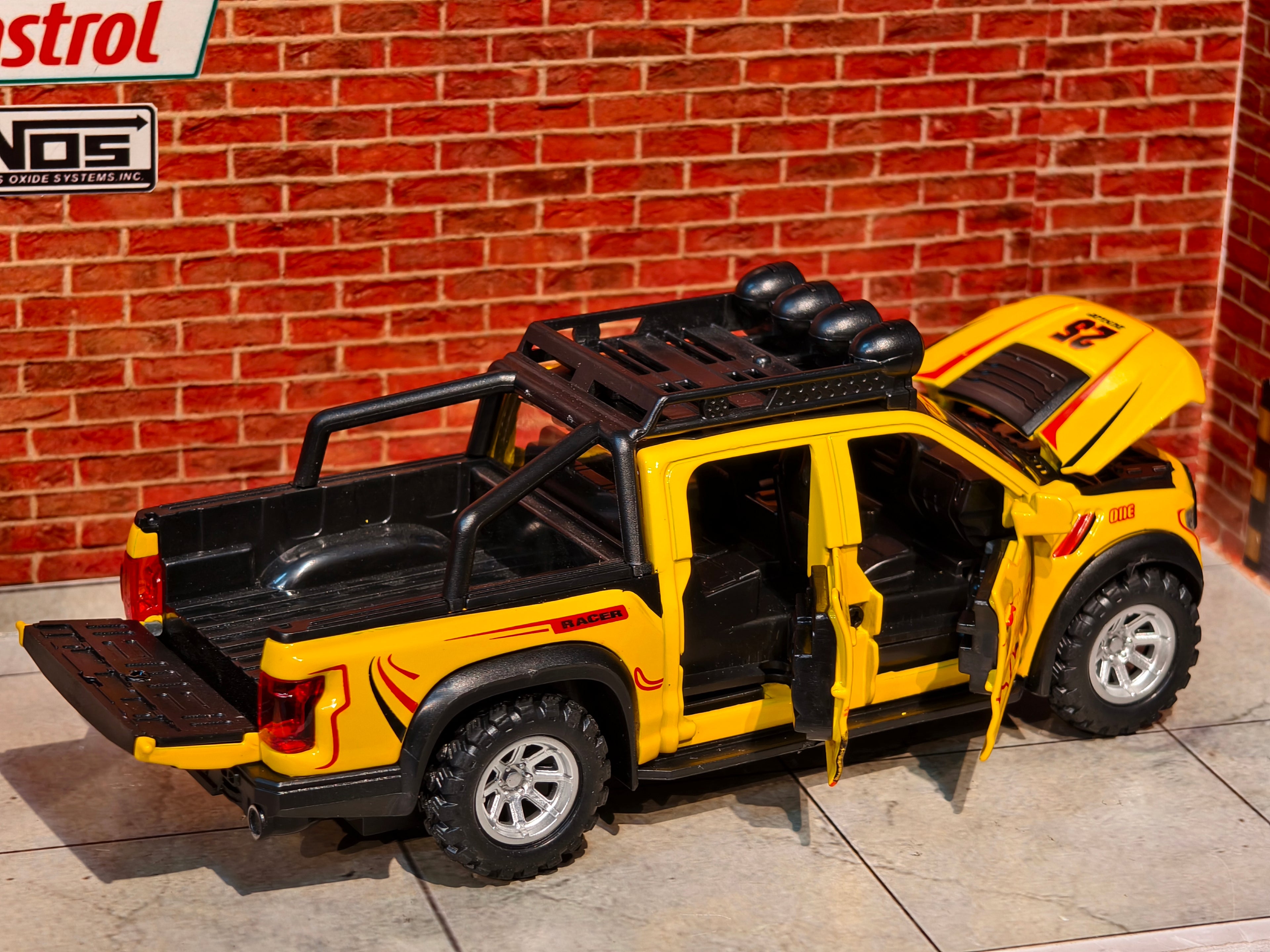 Ford Raptor 1:32 Scale Premium detailing
