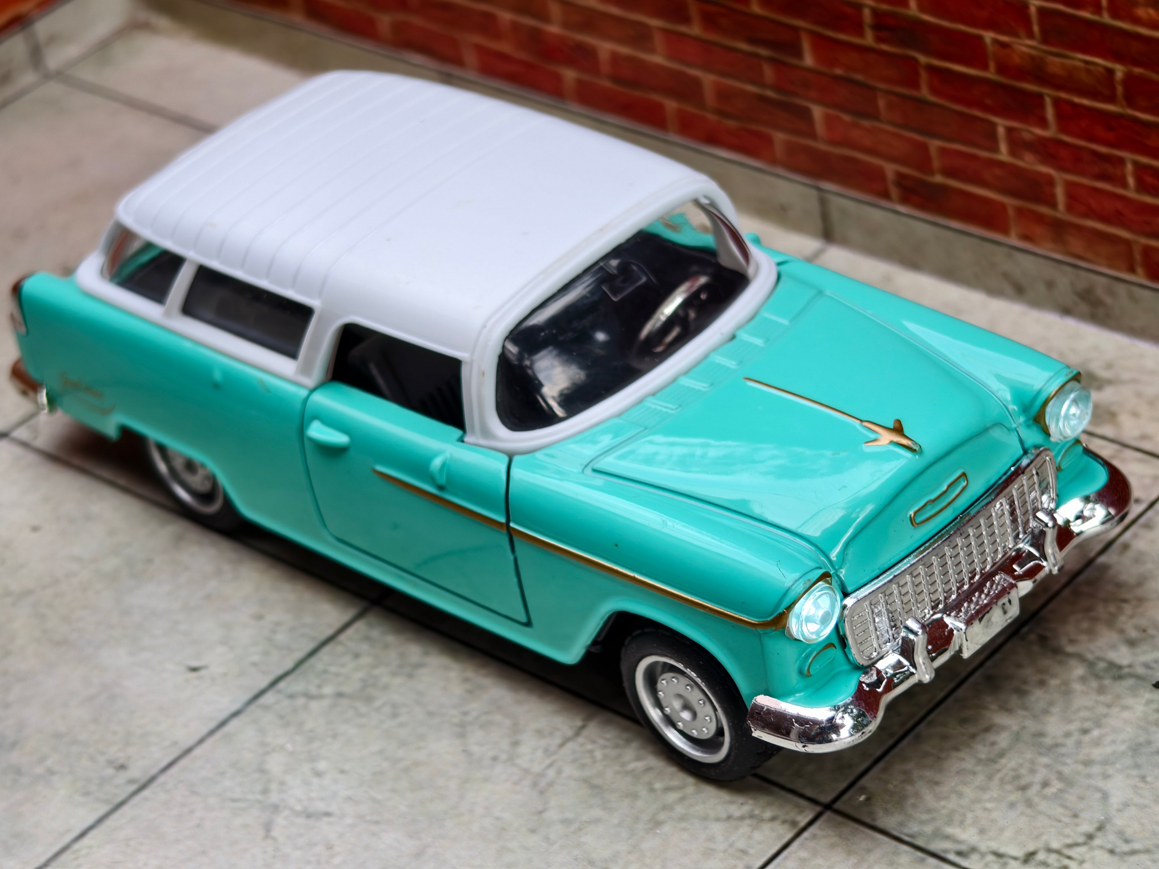 CHEVROLET BEL AIR WAGON MODEL 1:32 Scale Box Piece