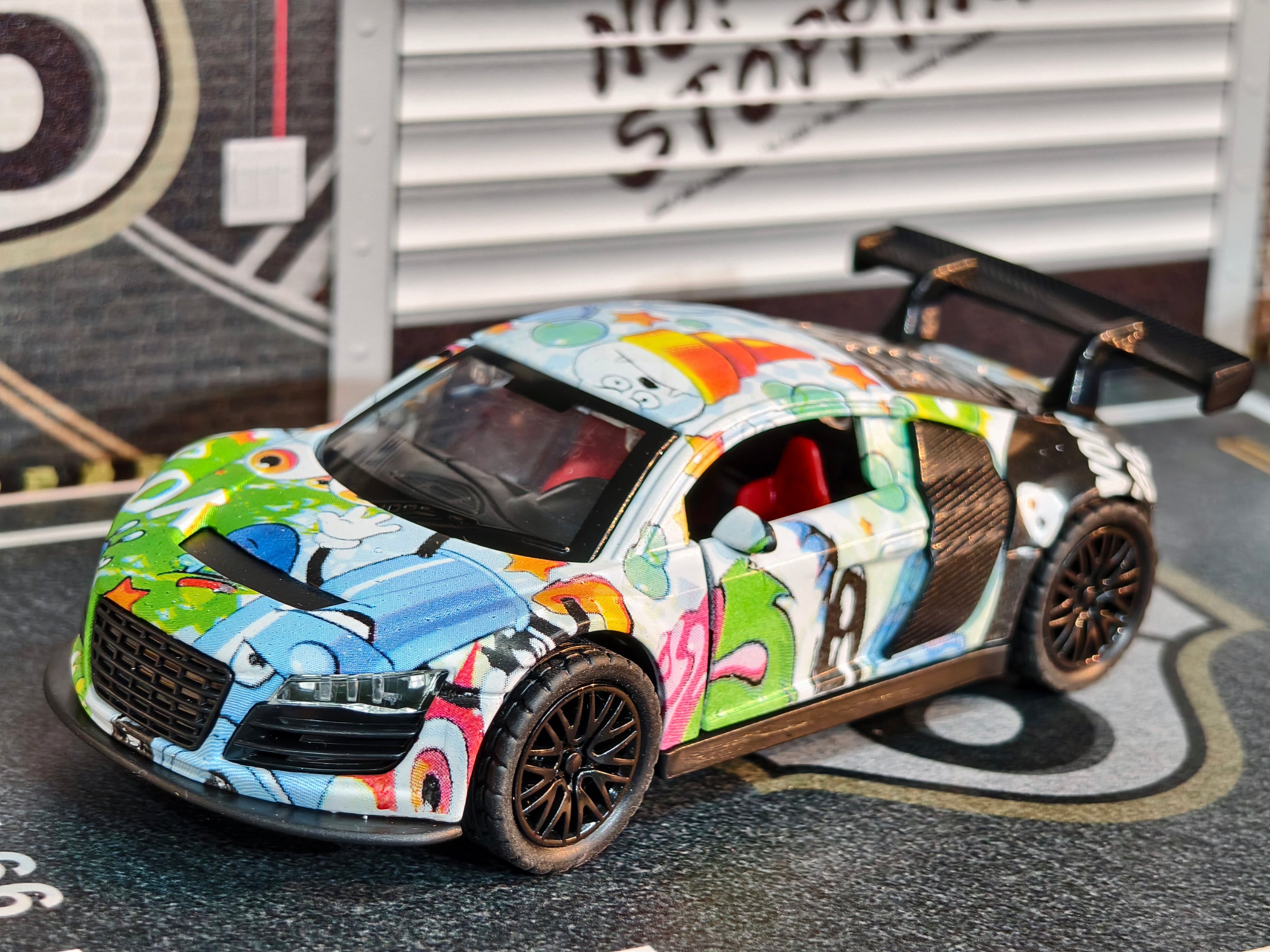 Graffiti Edition Diecast Car 1:36 Scale Box Piece with Light & Sound Simulation