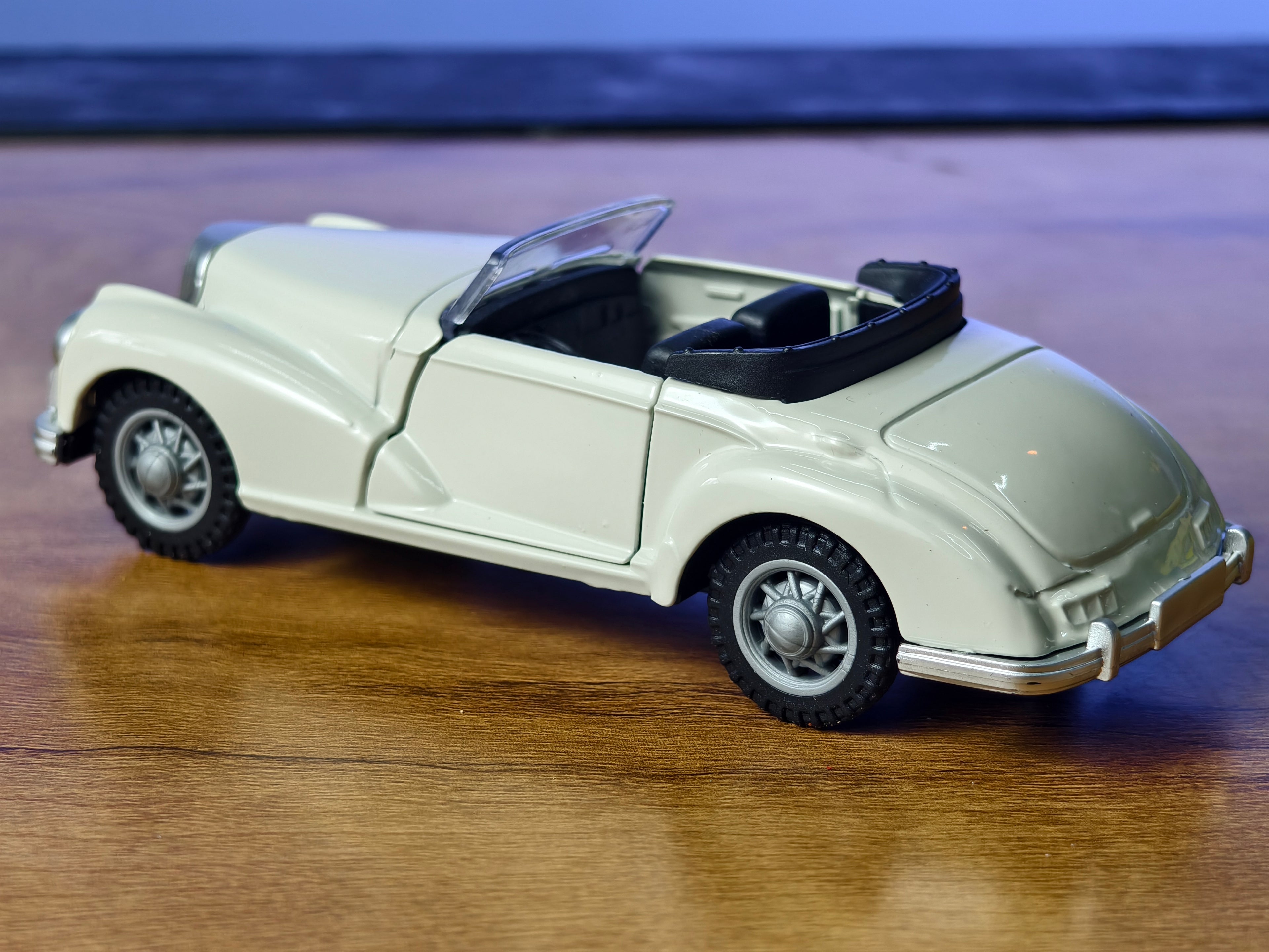 Classic Mercedes Benz 300 S Cabriolet 1:36 Scale
