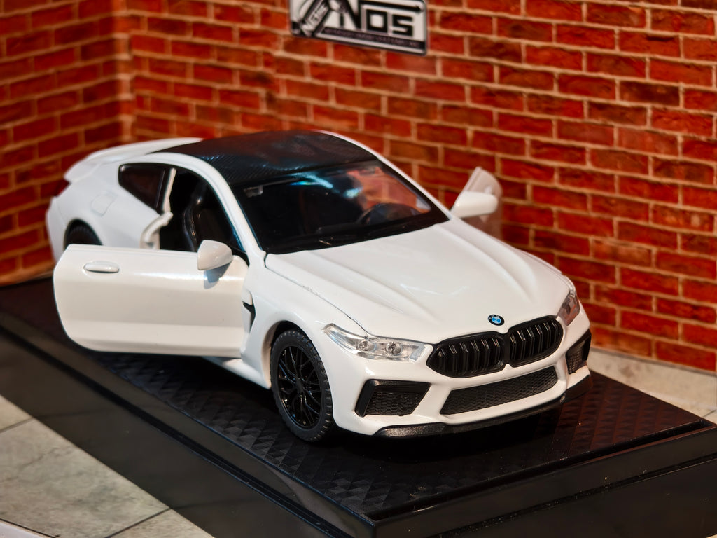 BMW M8 1:32 Scale Premium Detailing
