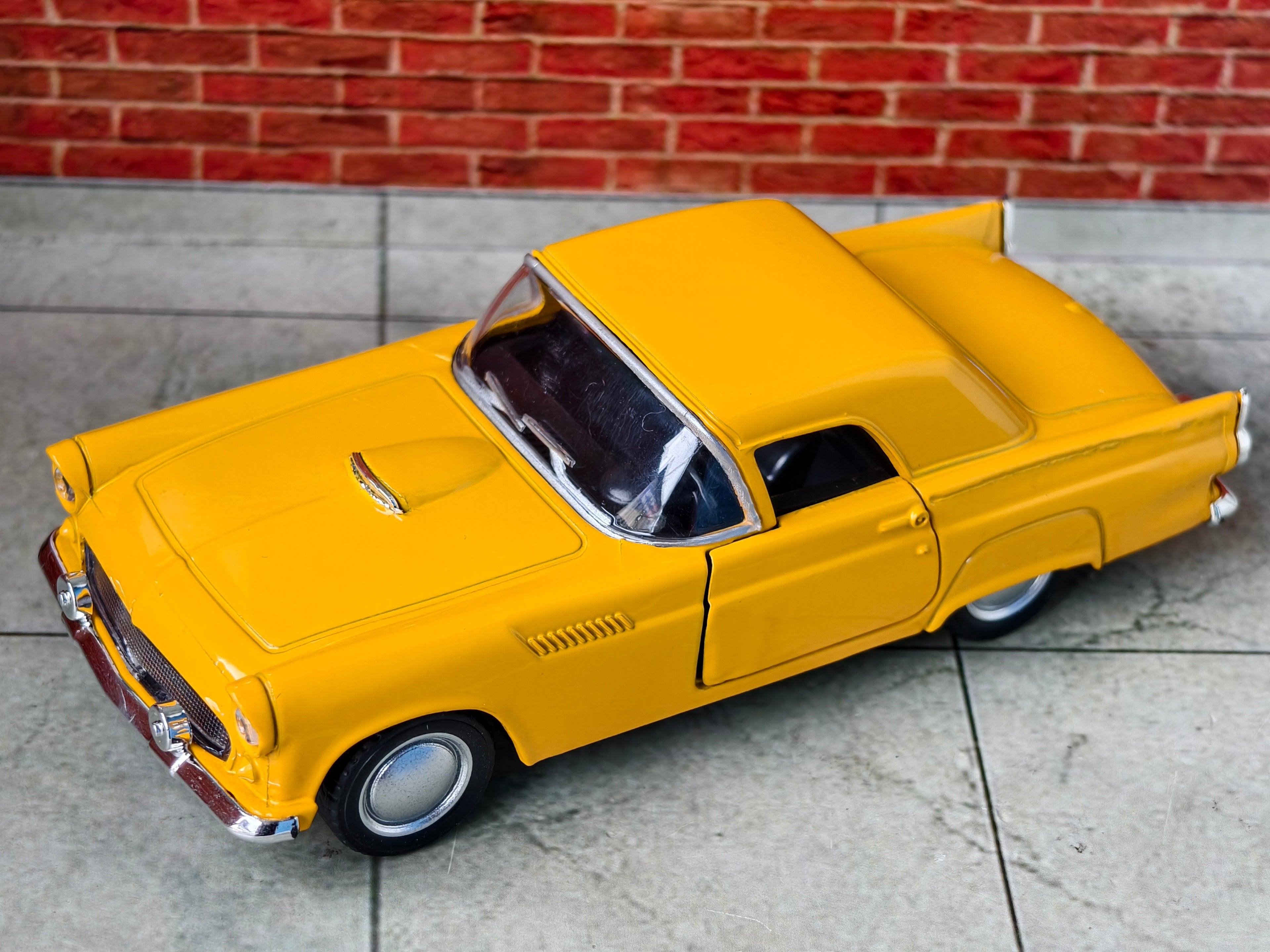Ford Thunderbird 1955 1:32 Scale