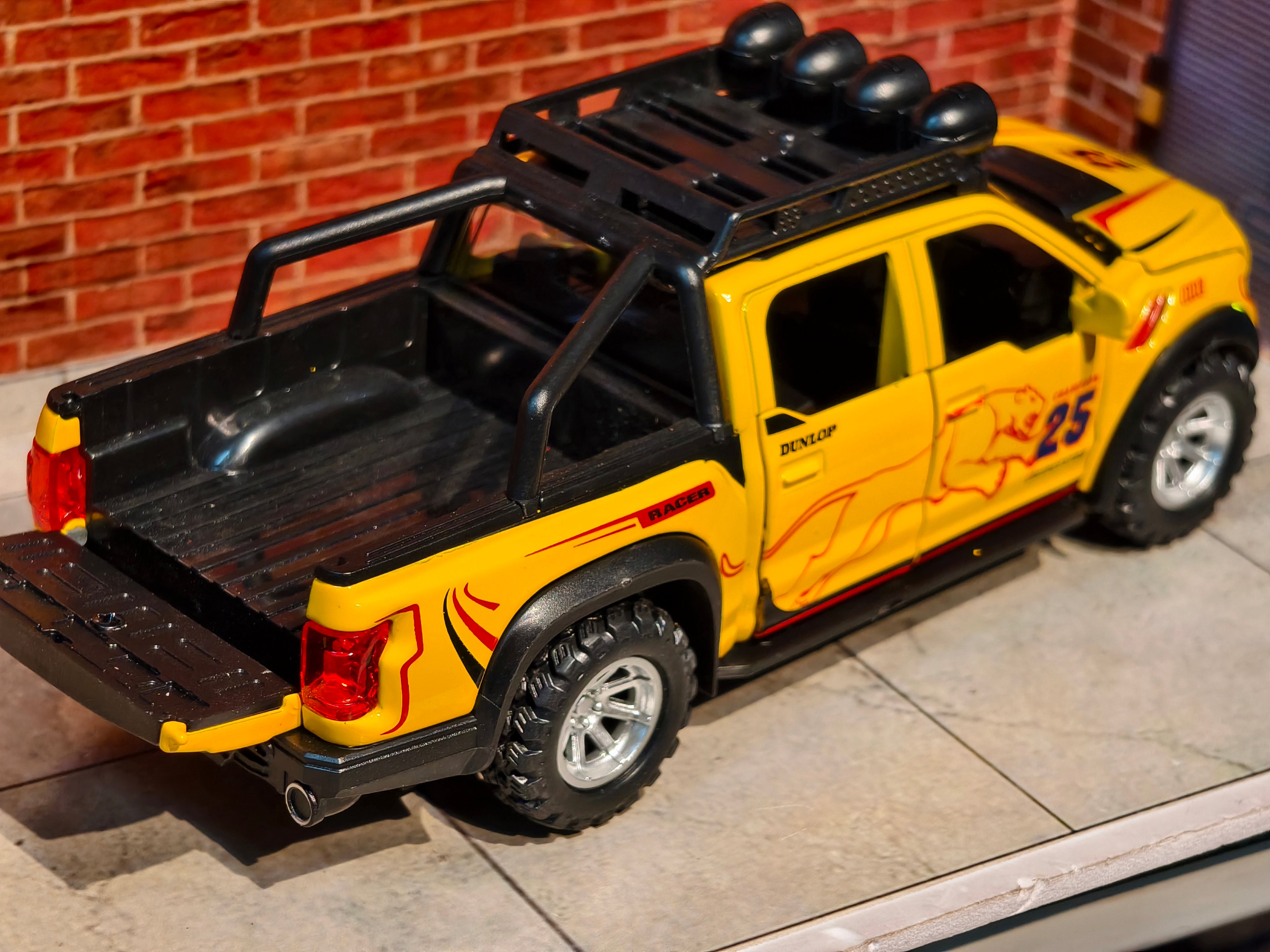 Ford Raptor 1:32 Scale Premium detailing