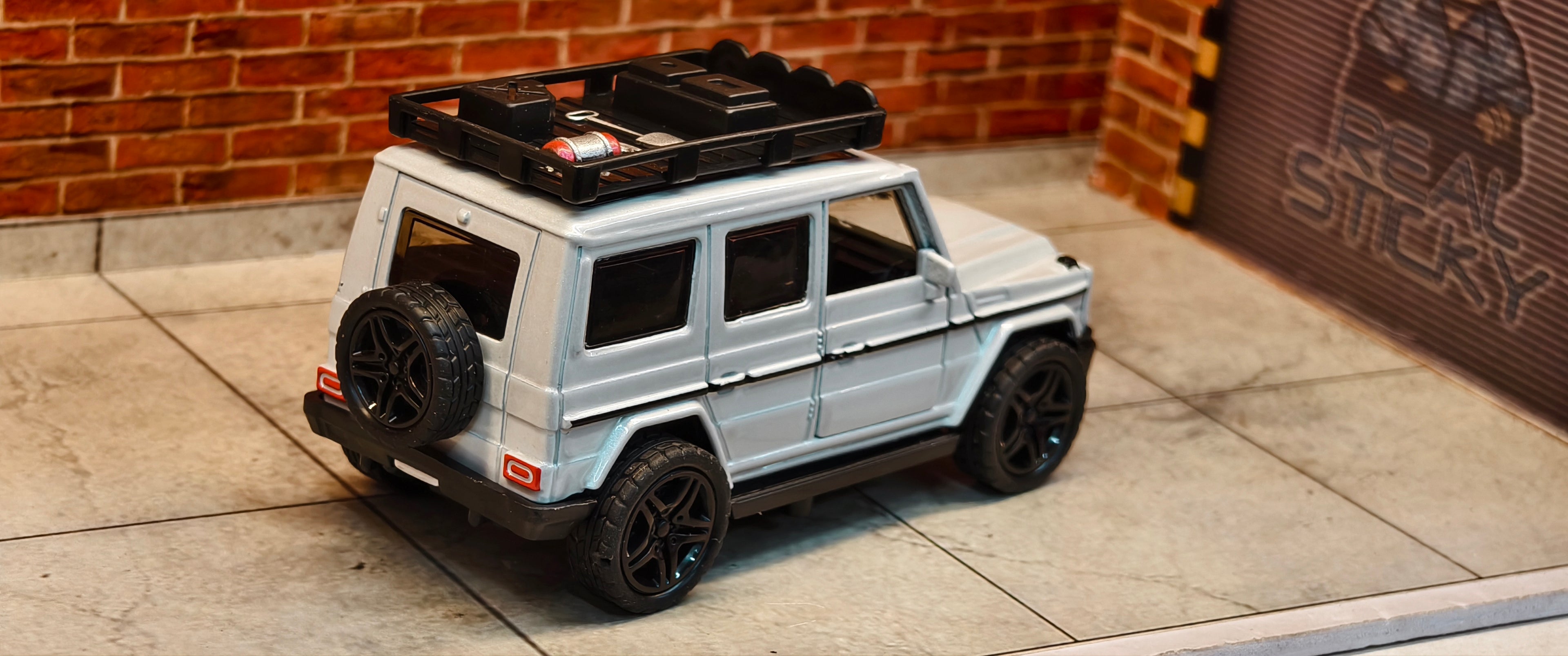 Mercedes-Benz G-Class (White) Offroad 1:39 Scale