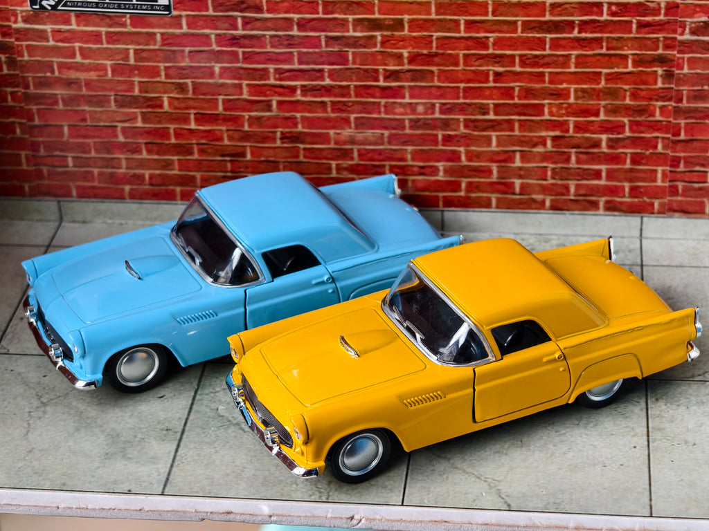 Ford Thunderbird 1955 1:32 Scale