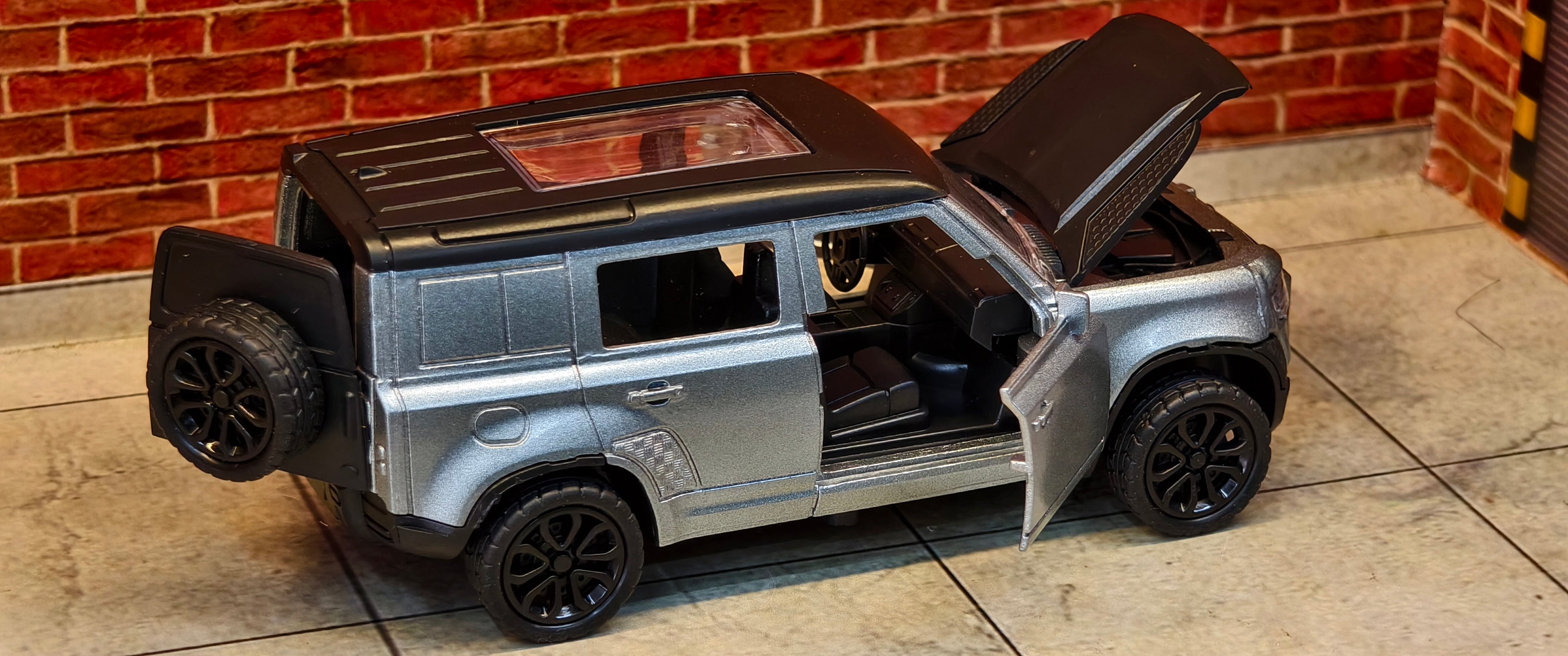 Defender 1:36  4 Door openable