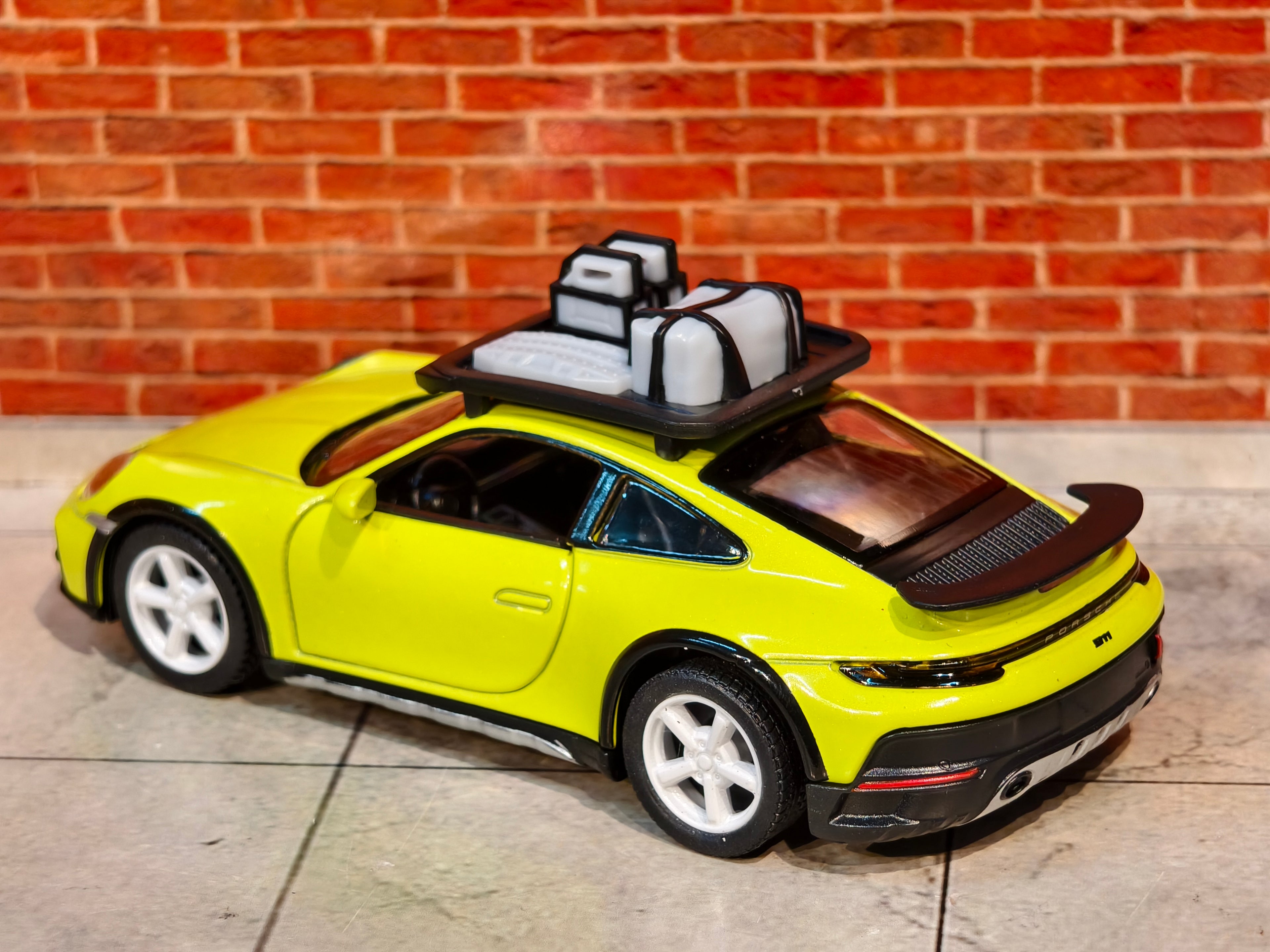 Kinsmart Official Licensed PORSCHE 911 RALLYE with Roof Rack 1:36 Scale