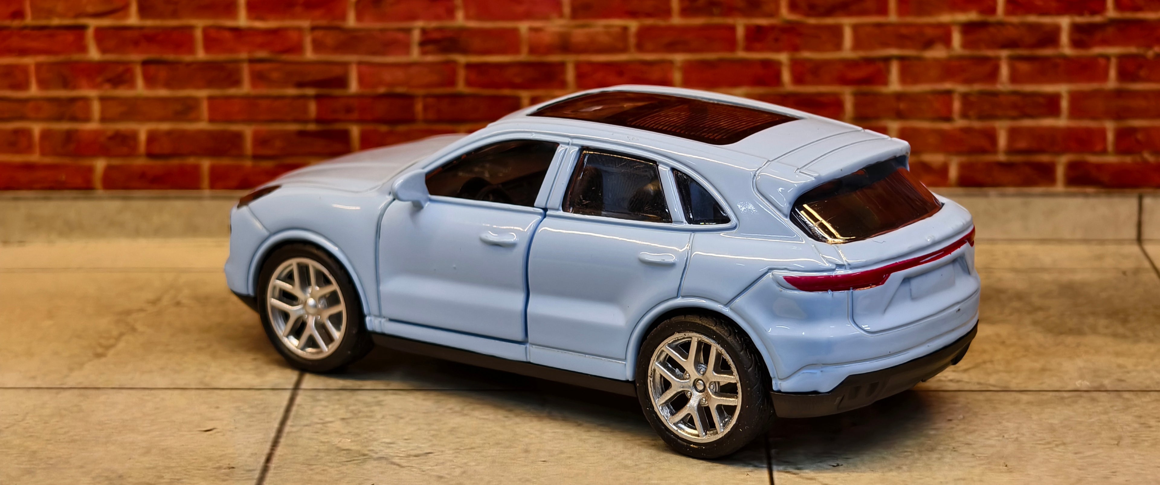 Porsche Cayenne Turbo 1:43 Scale