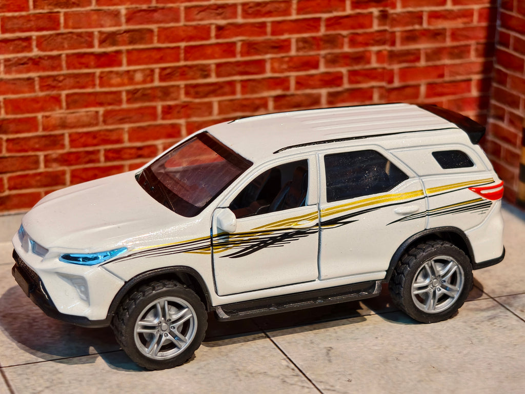 Fortuner 1:36 Scale 3 Door Openable with Light & Sound