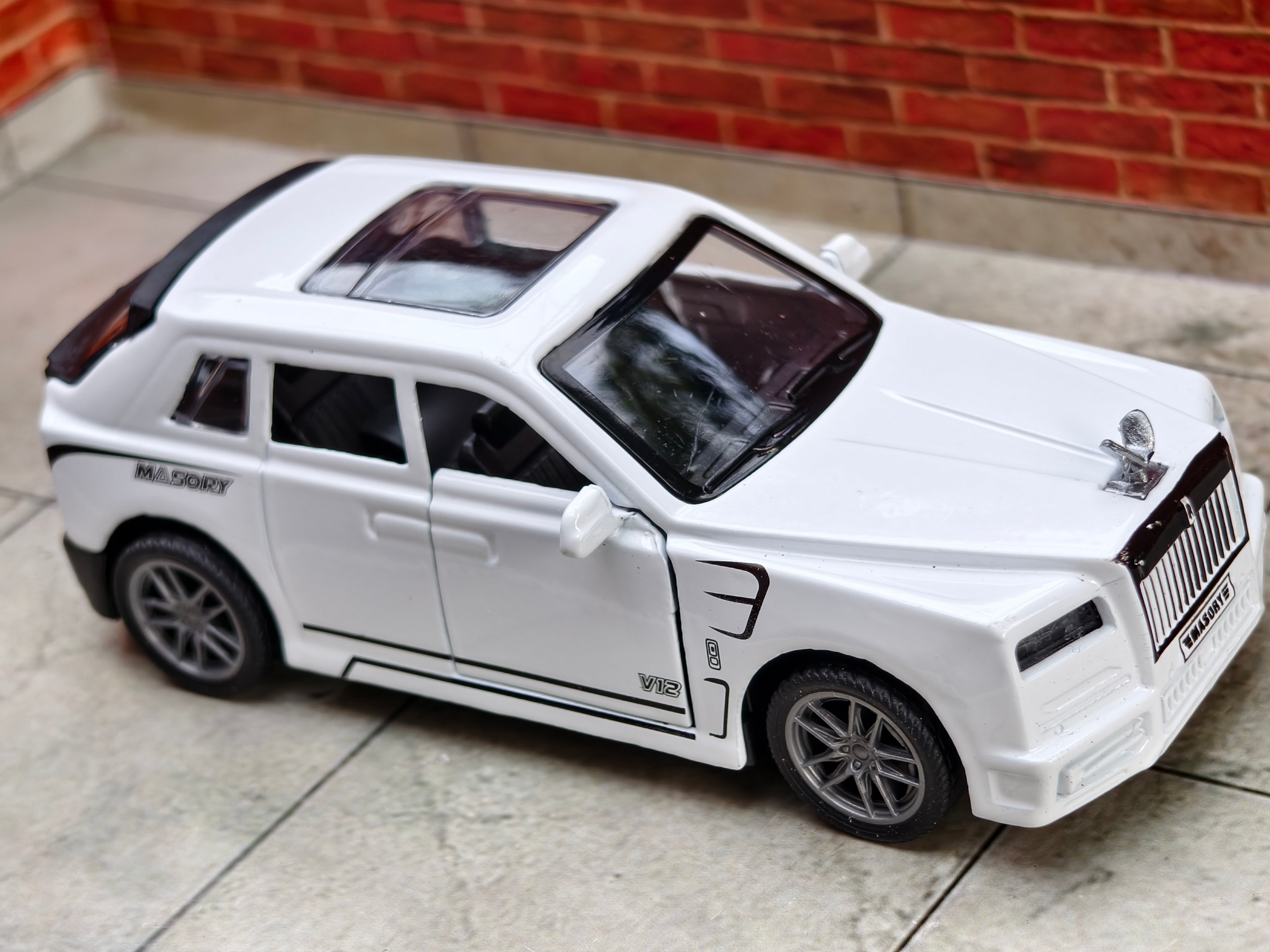 Rolls-Royce Cullinan 1:36 Scale