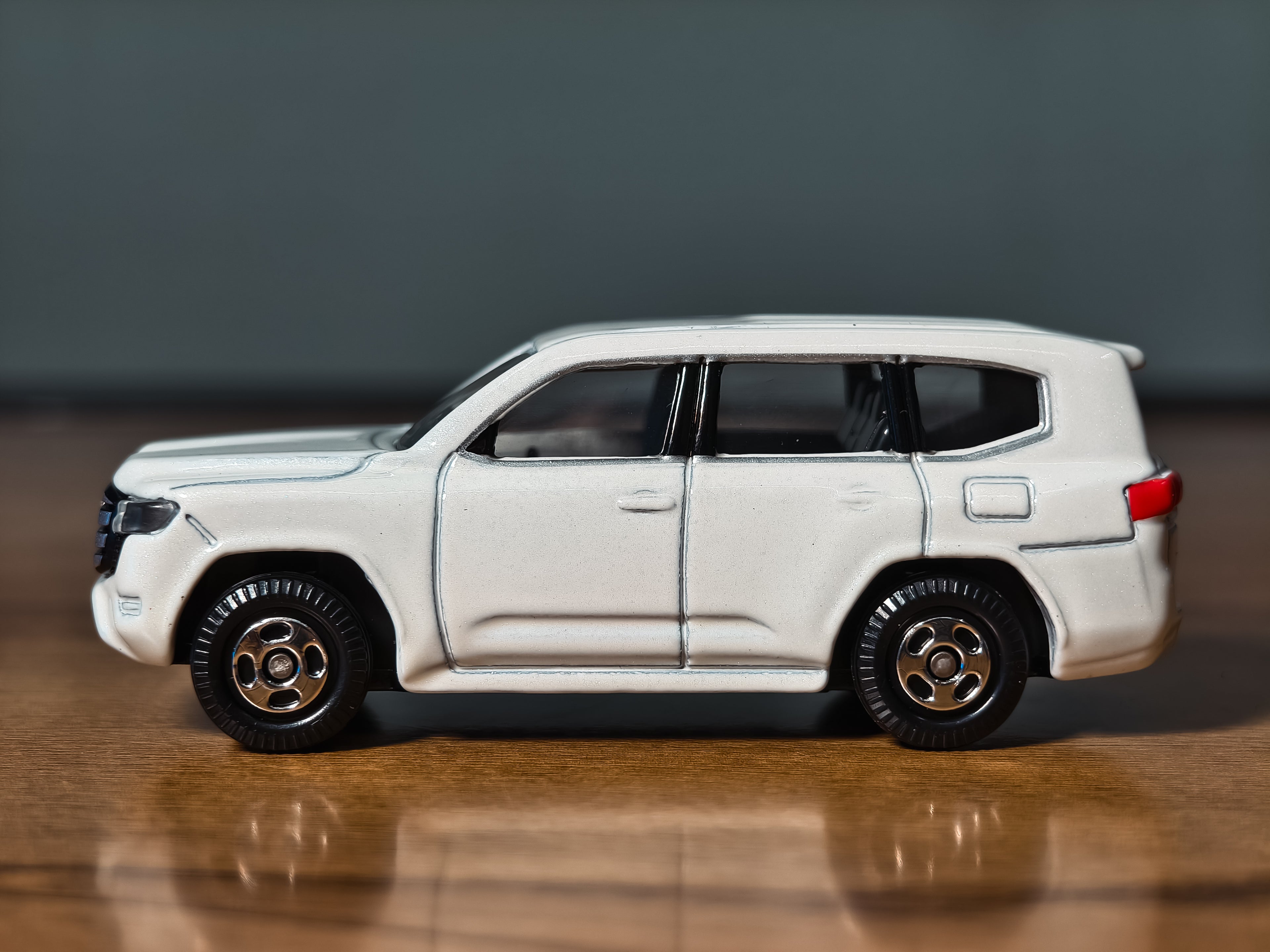 Takara Tomy Official Licensed Toyota Land Cruiser 1:66 Scale