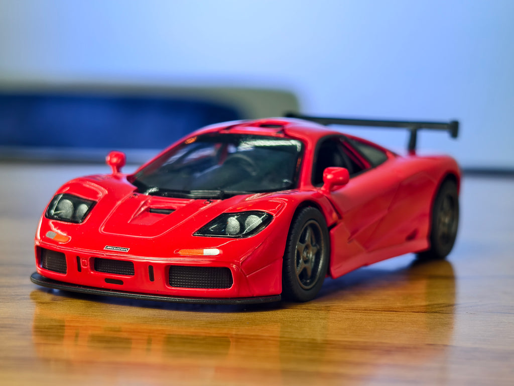 Kinsmart Official Licensed 1995 McLaren F1 GTR 1:34 Scale