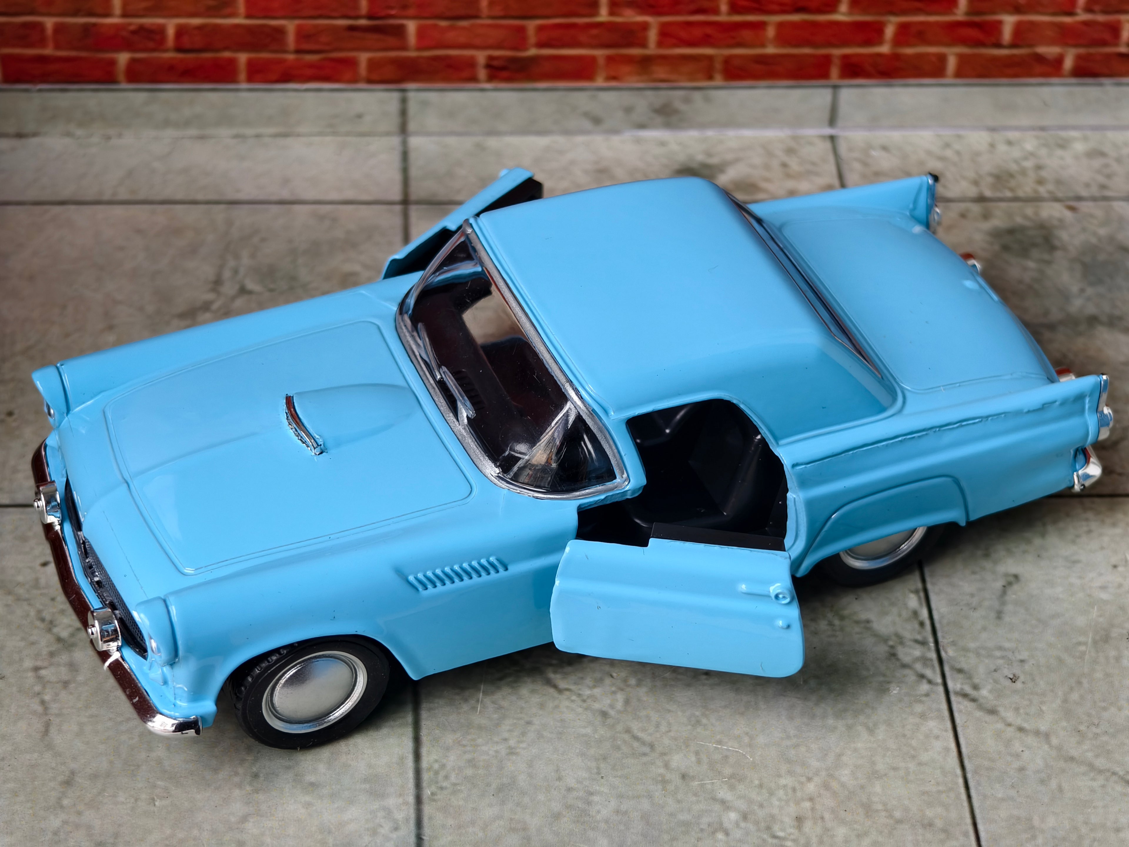 Ford Thunderbird 1955 1:32 Scale