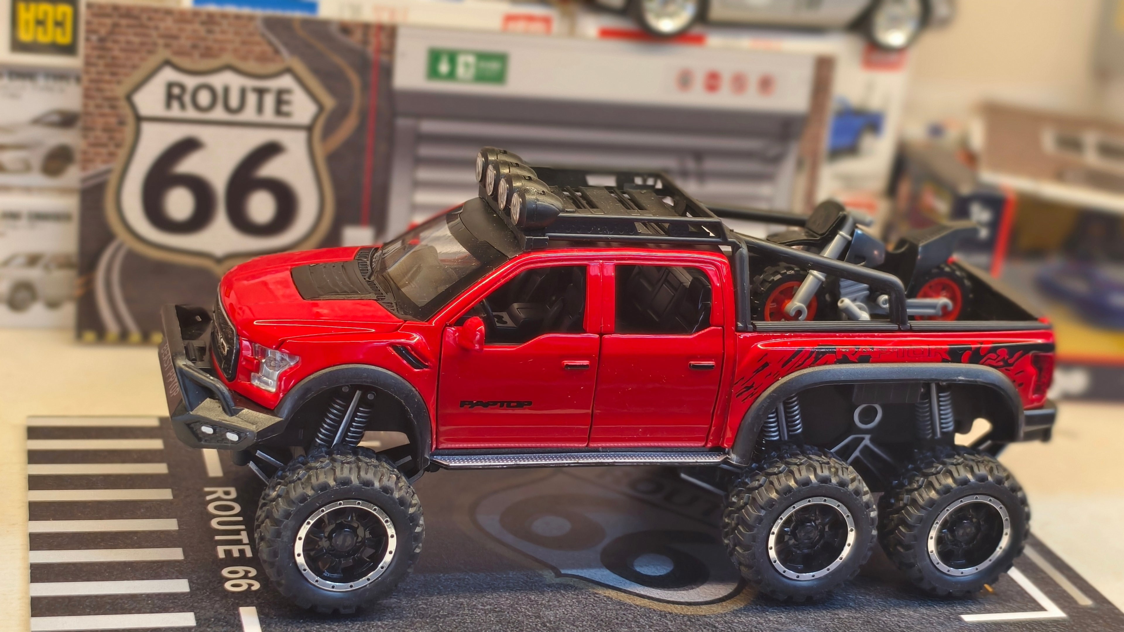 Ford Raptor 1:28 Scale with Detachable Bike