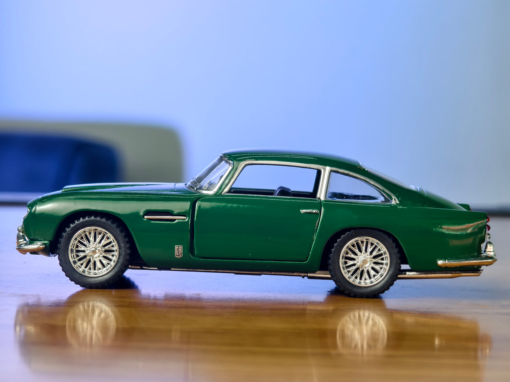 Kinsmart Official Licensed Aston Martin DB5 1:38 Scale Classic Car