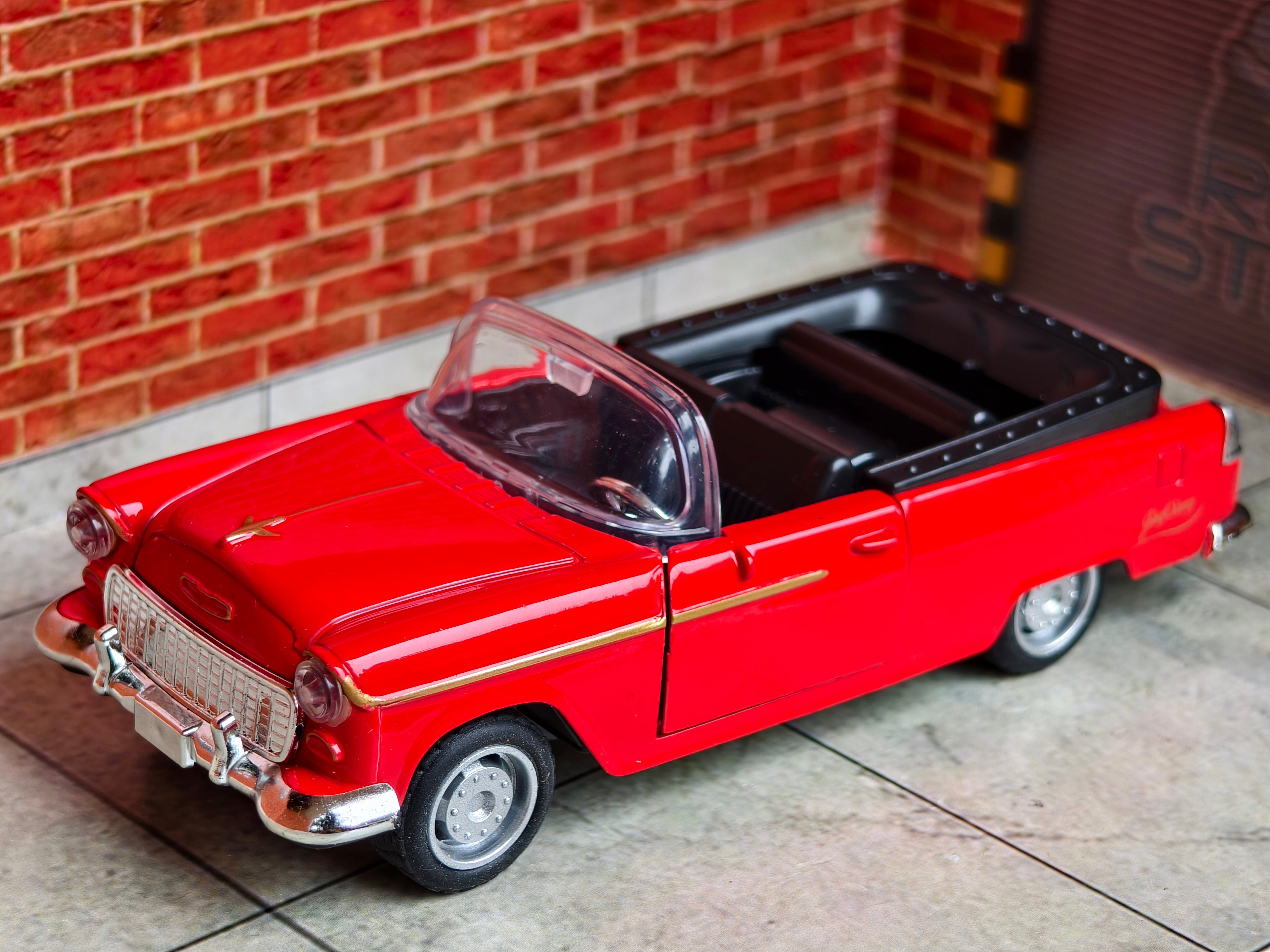 1955 Chevrolet Bel Air Convertible 1:32 Scale Premium Detailing with Light and Sound Box Piece