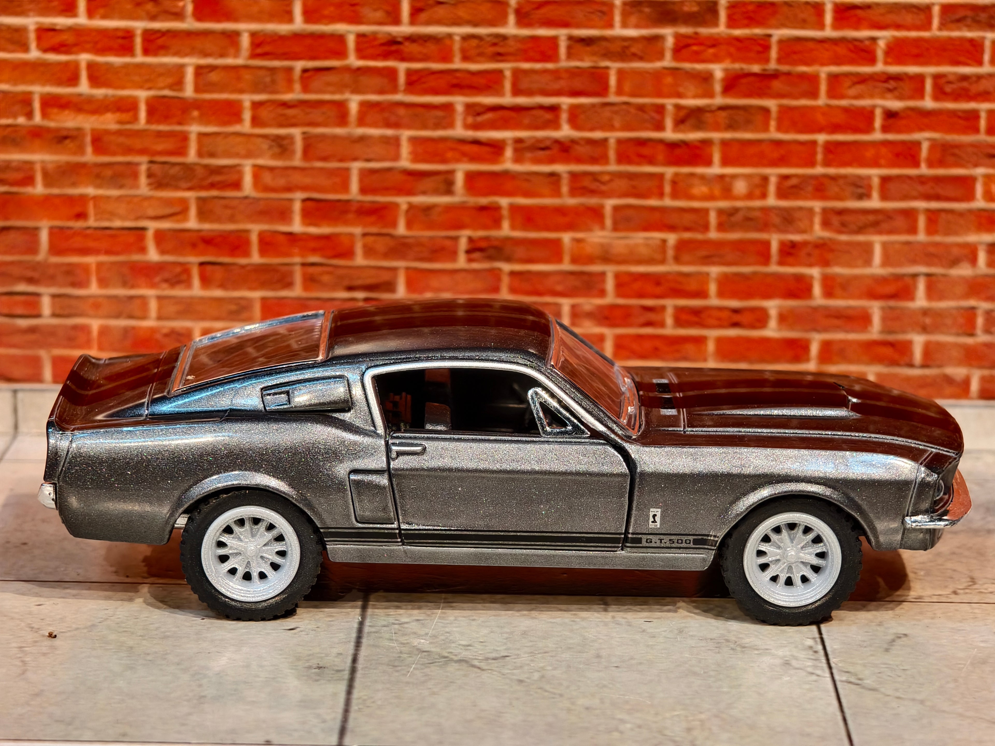 Kinsmart Official Licensed 1967 Shelby GT-500 1:38 Scale