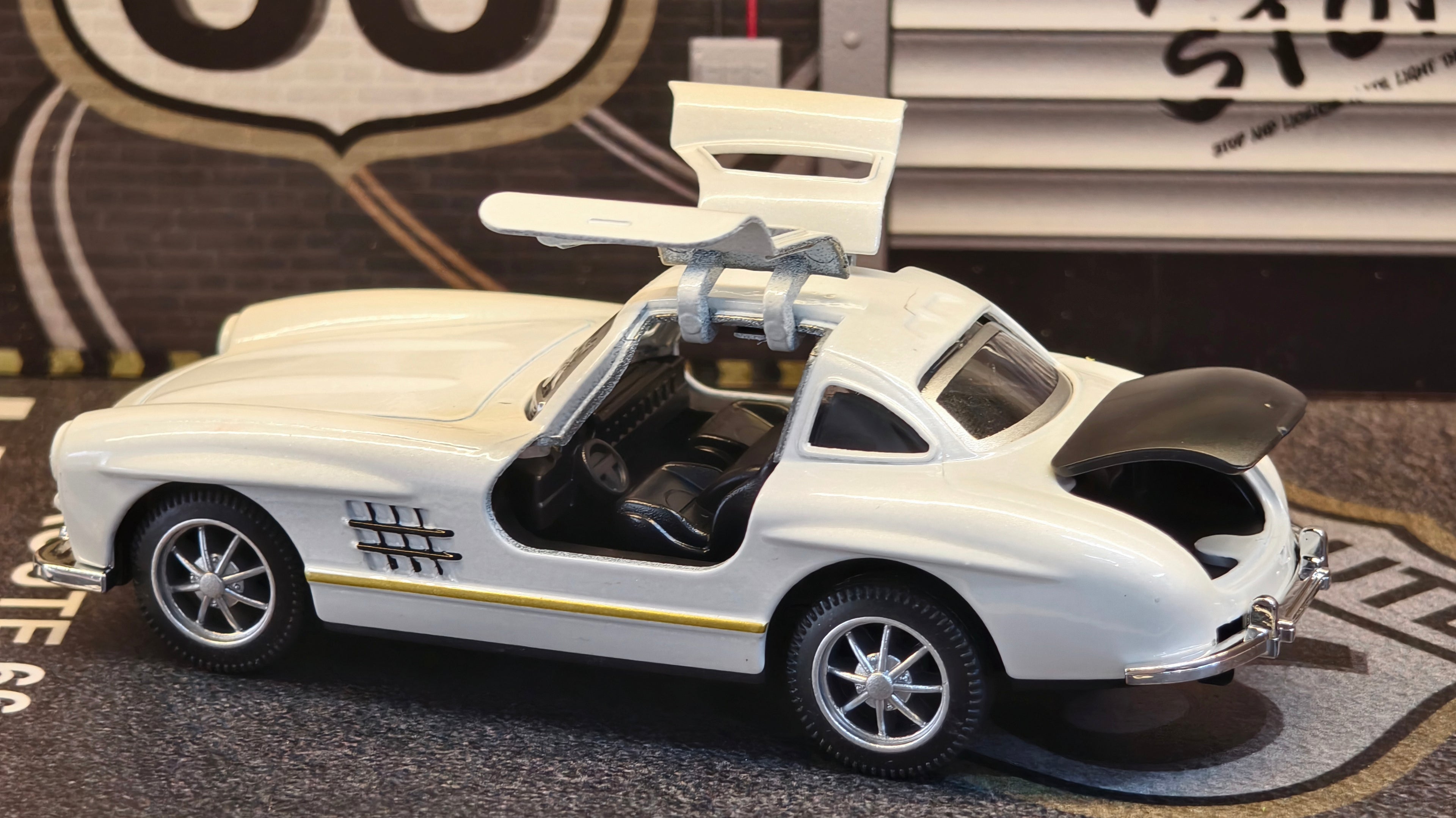 Mercedes Gullwing SL 300 1:36 Scale