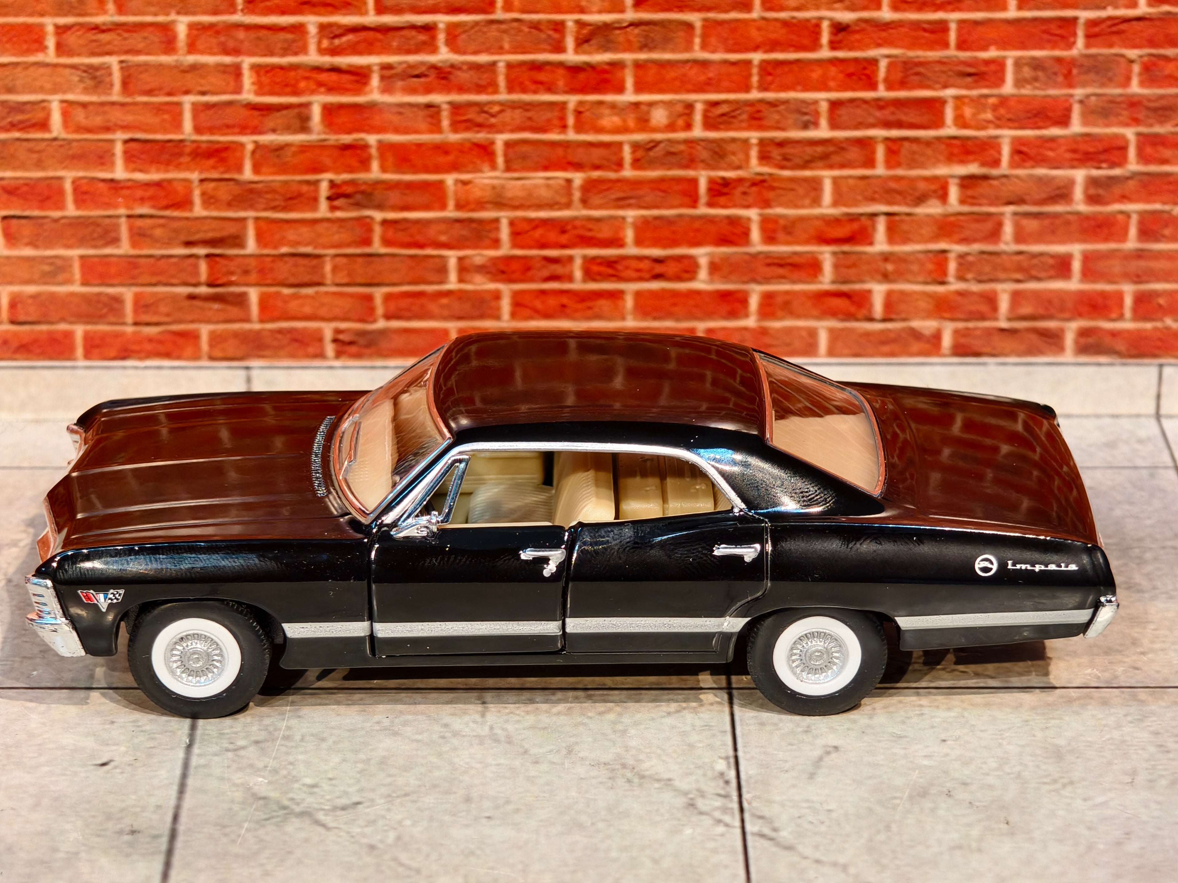 Kinsmart Official Licensed 1967 CHEVROLET IMPALA 1:43 Scale