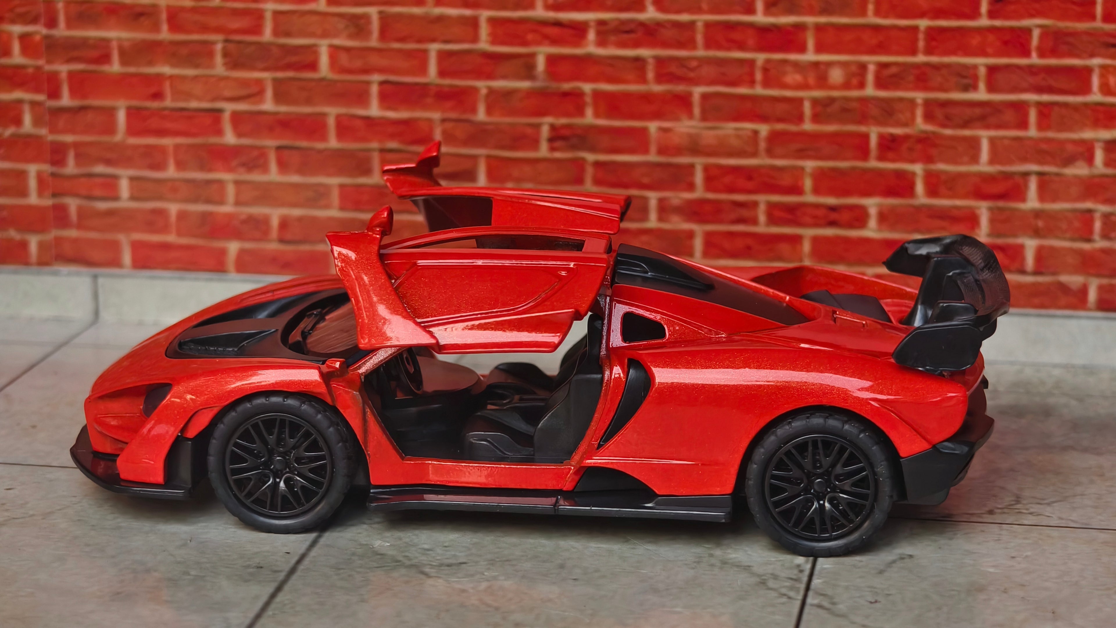 McLaren Senna 1:36 Scale