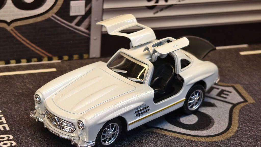 Mercedes Gullwing SL 300 1:36 Scale