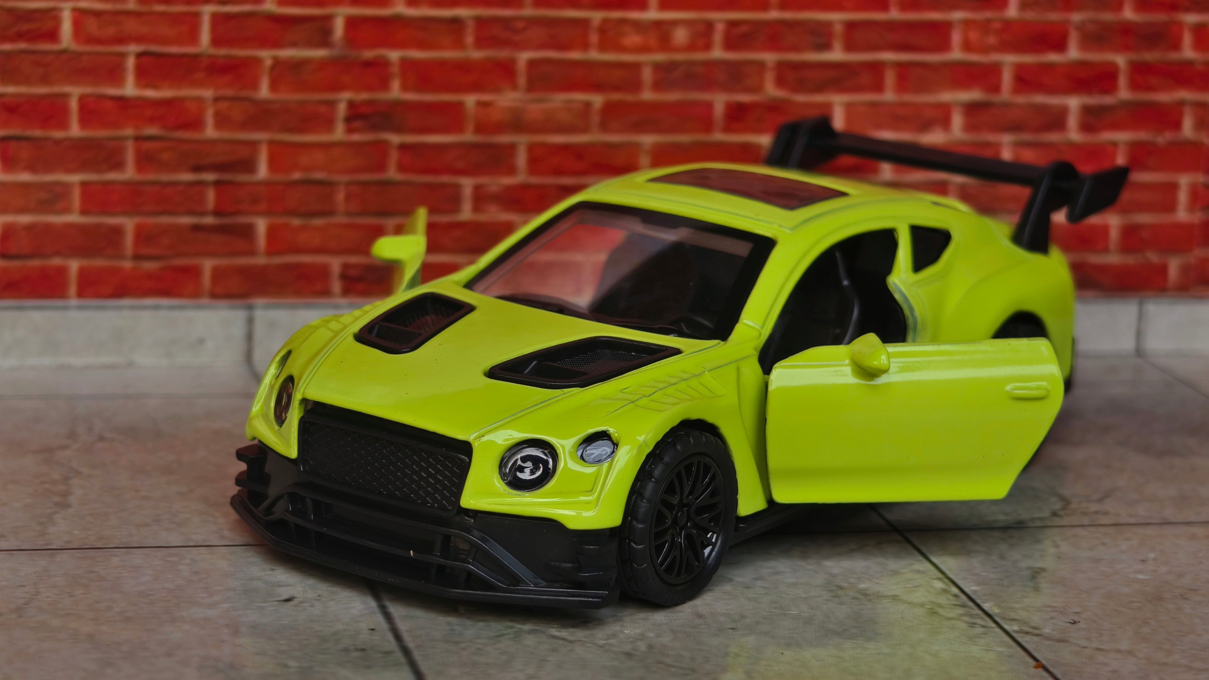 Bentley Continental GT3 1:36 Scale
