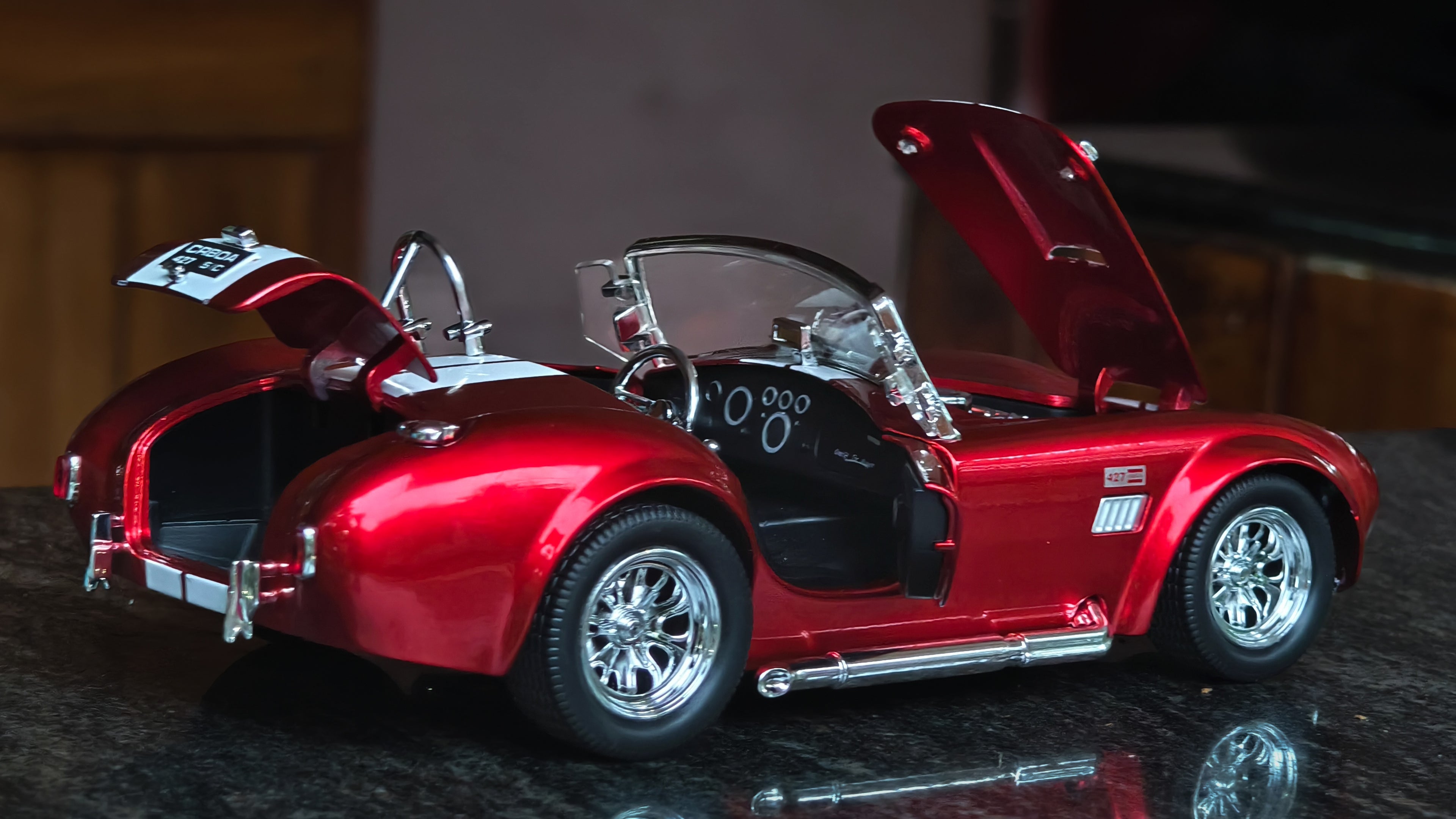 1965 Shelby Cobra 427 S/C 1:24 Scale Premium Detailing