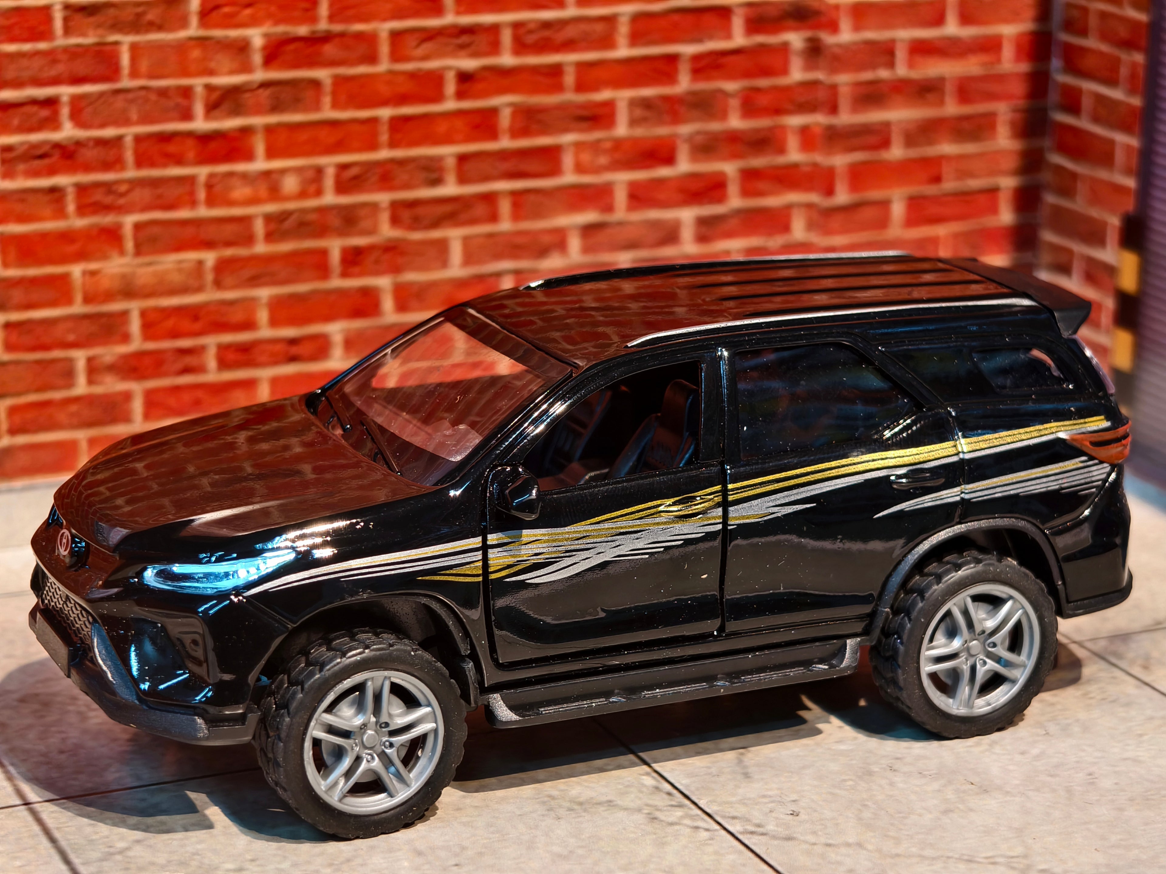 Fortuner 1:36 Scale 3 Door Openable with Light & Sound