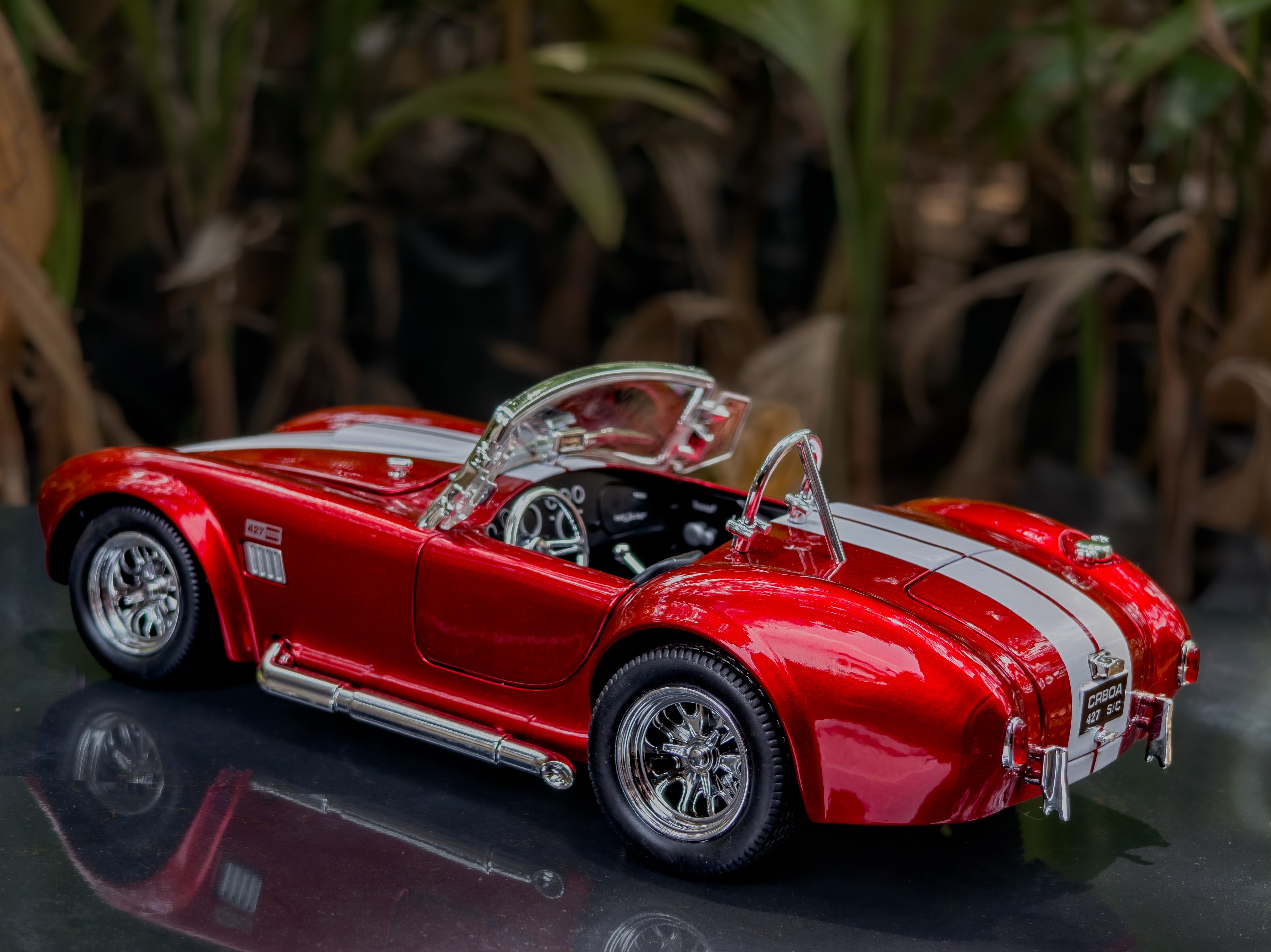 1965 Shelby Cobra 427 S/C 1:24 Scale Premium Detailing