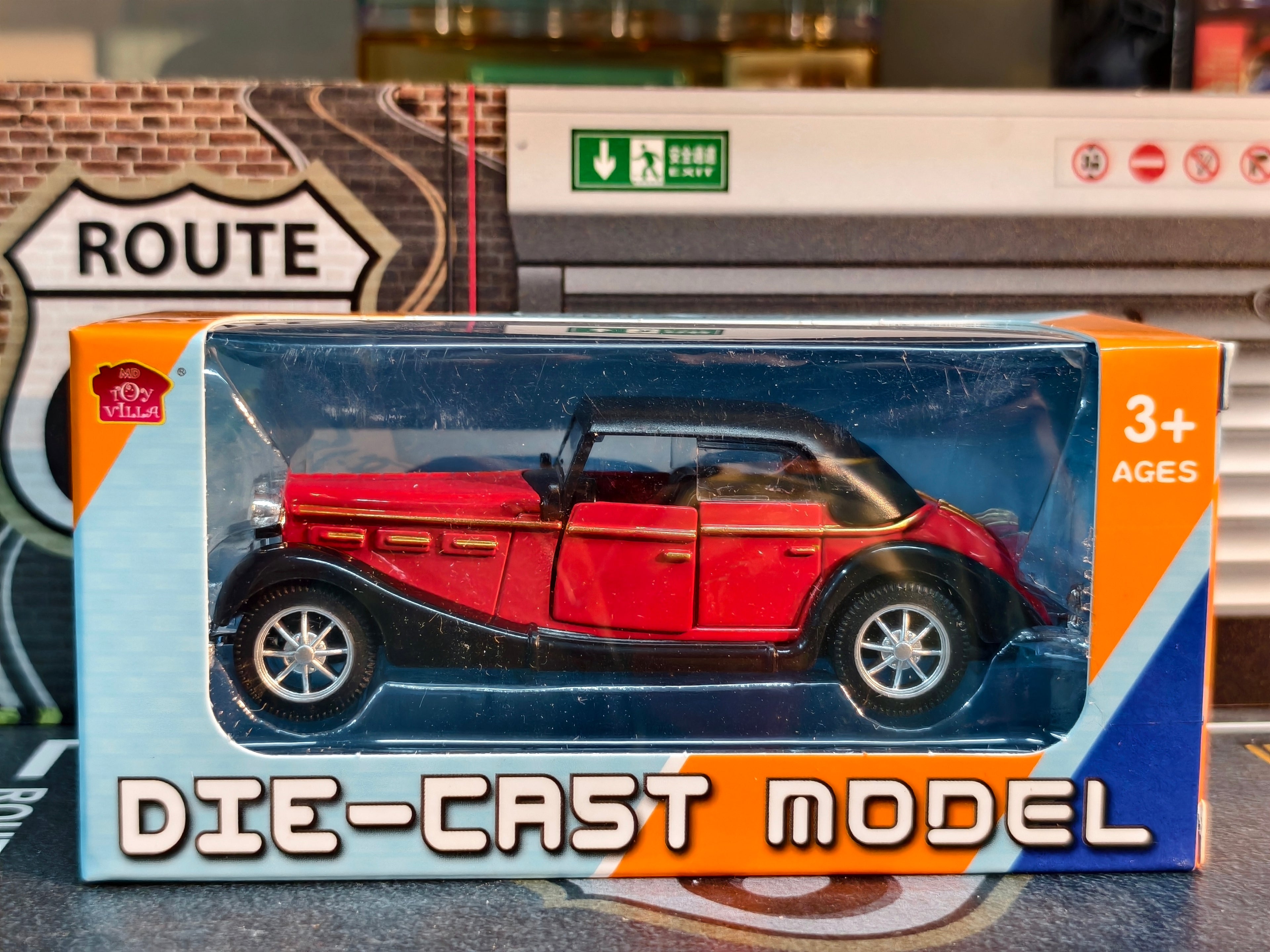 VINTAGE RED 1:36 SCALE