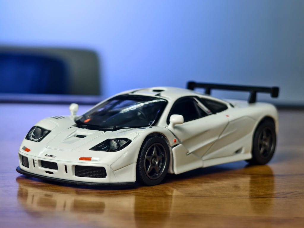 Kinsmart Official Licensed 1995 McLaren F1 GTR 1:34 Scale